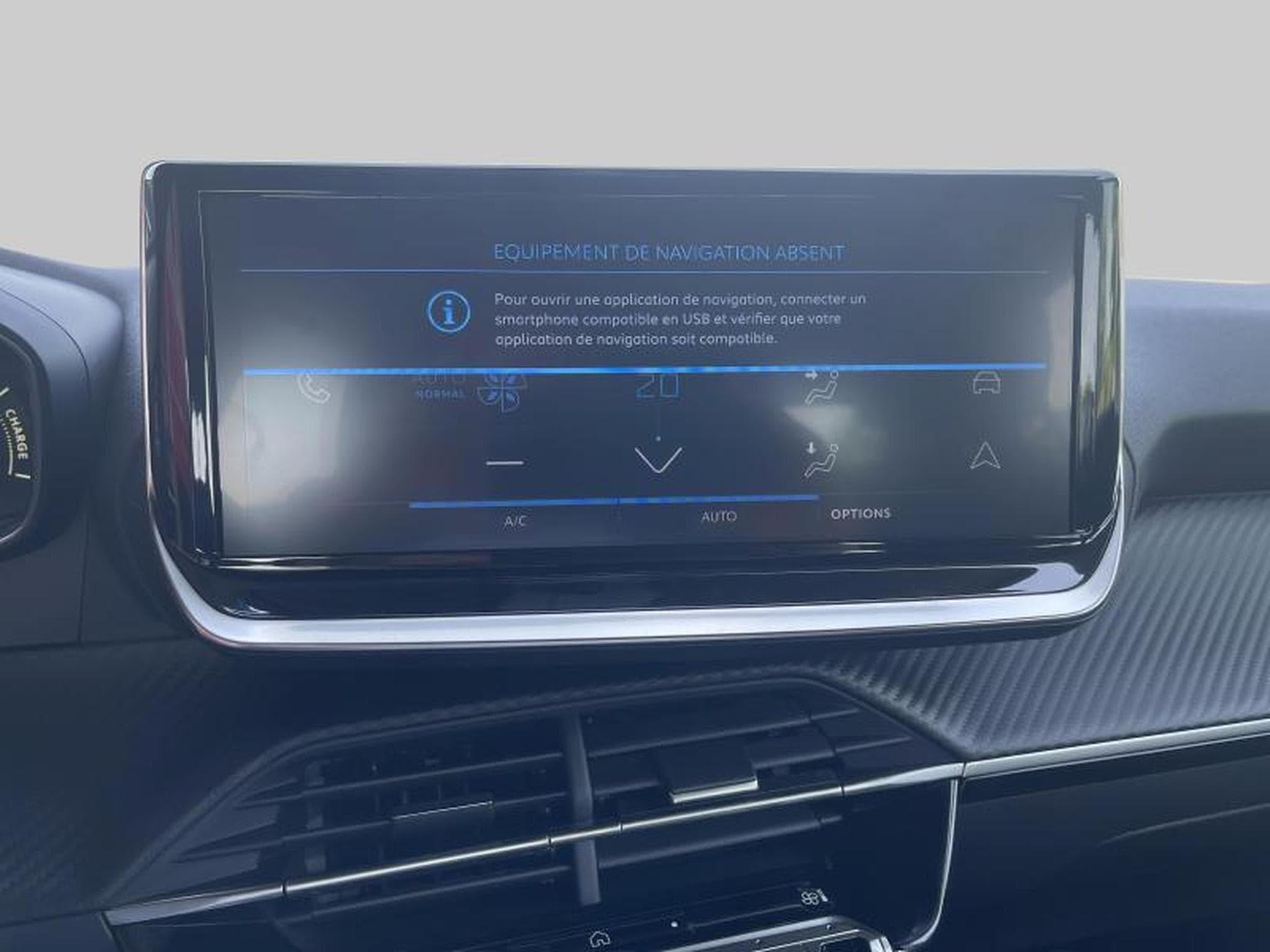 Peugeot 2008 Style Hybrid 145ch e-DSC6 (2025) - Photo 17