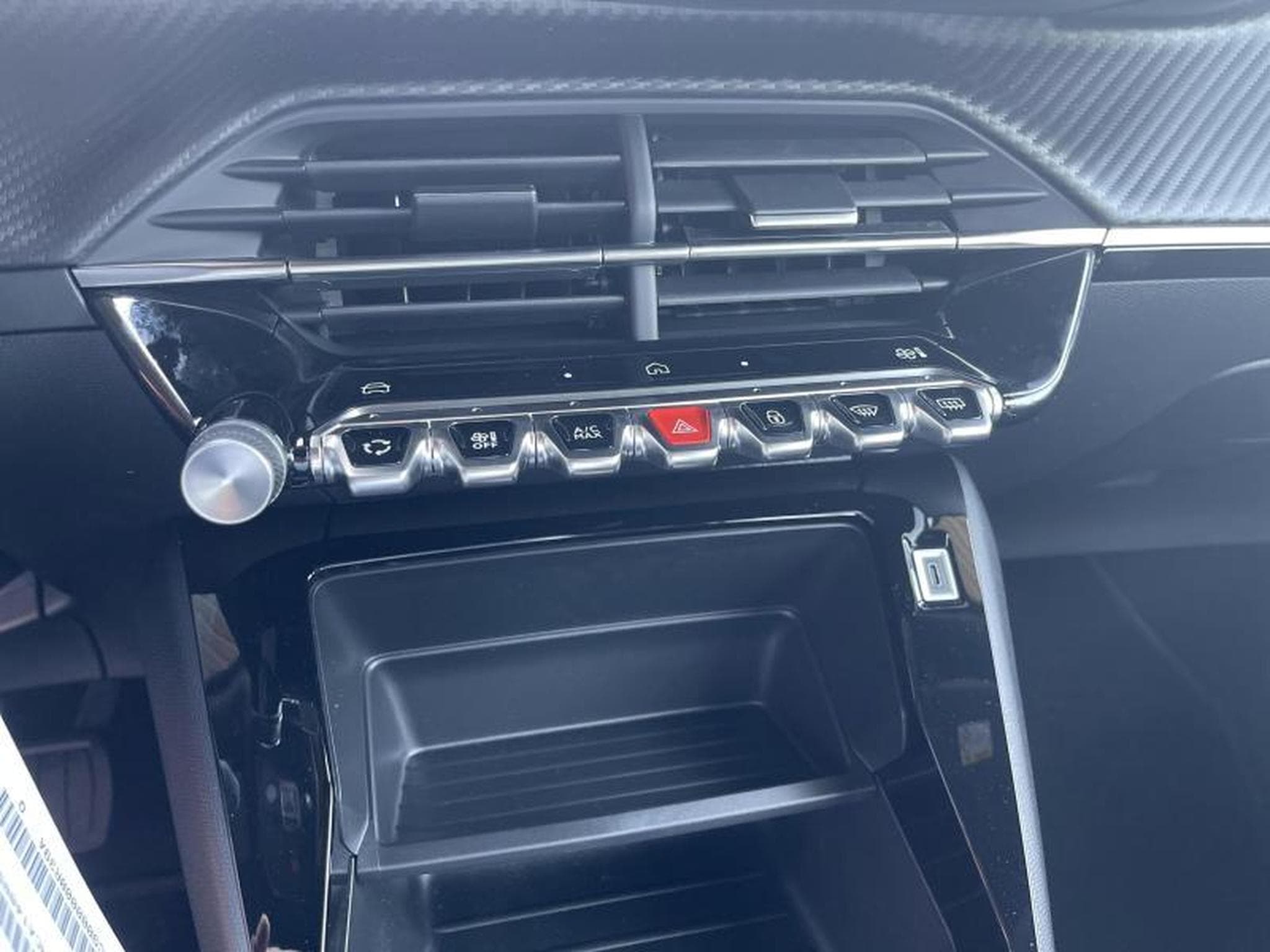 Peugeot 2008 Style Hybrid 145ch e-DSC6 (2025) - Photo 18