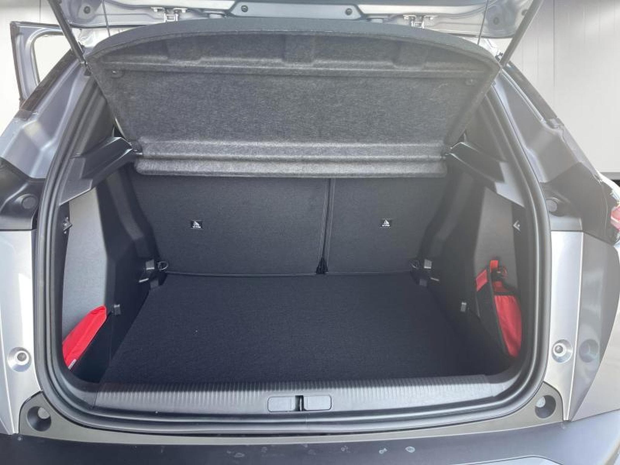 Peugeot 2008 Style Hybrid 145ch e-DSC6 (2025) - Photo 20