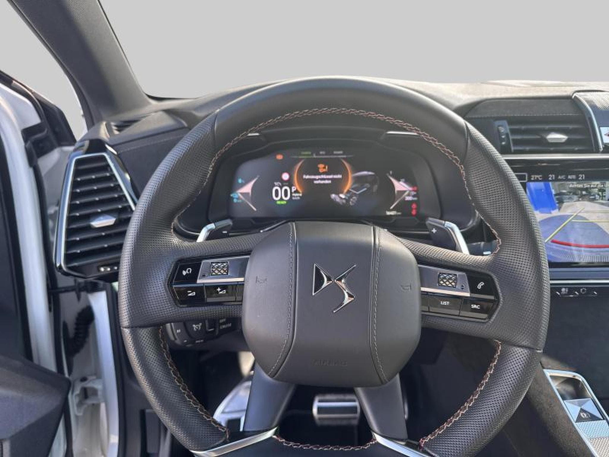 DS Automobiles DS7 E-Tense 300 Performance Line + (2023) - Photo 14