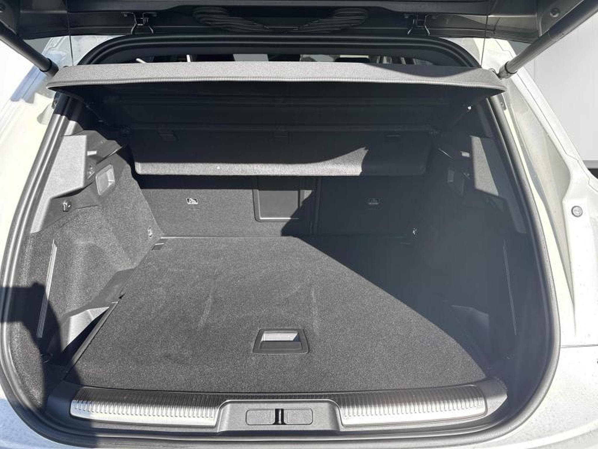 DS Automobiles DS7 E-Tense 300 Performance Line + (2023) - Photo 20