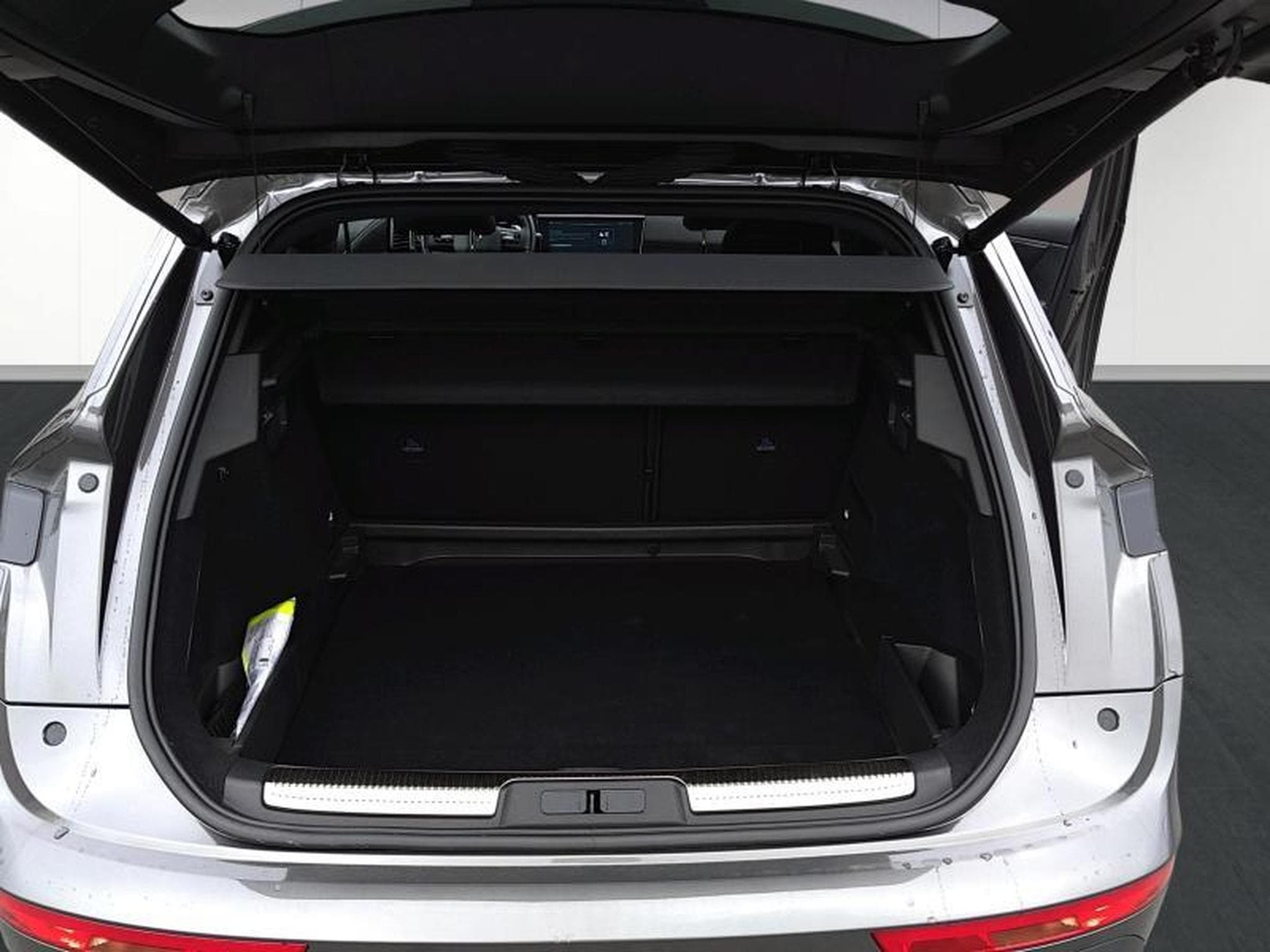 DS Automobiles DS7 E-Tense 300 Opera (2023) - Photo 13