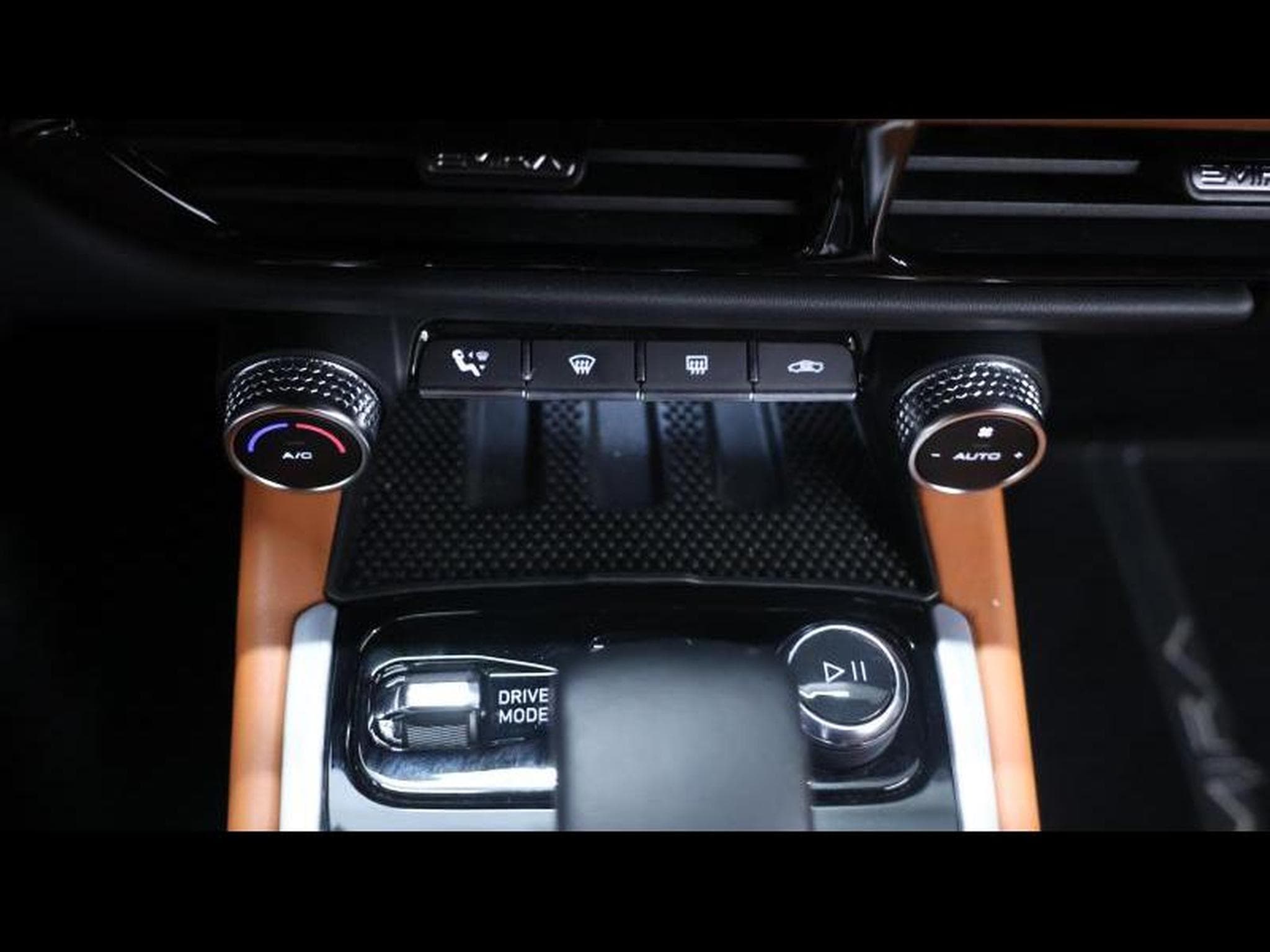 Lotus Emira 2.0i4 364 DCT First Edition (2025) - Photo 21