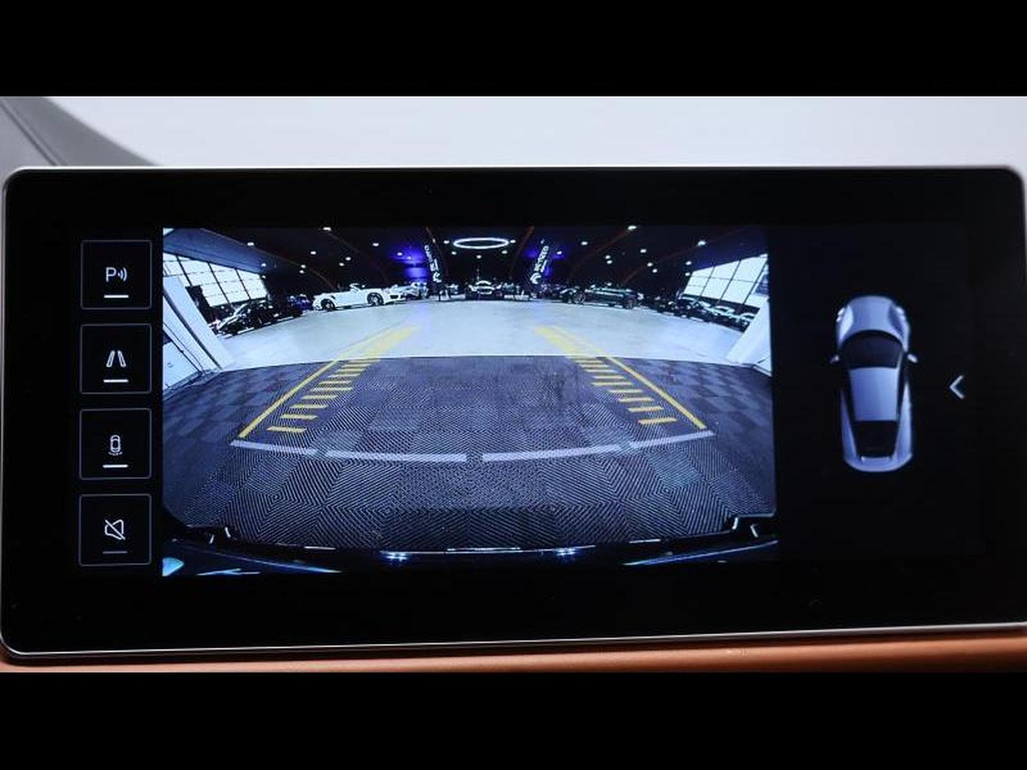 Lotus Emira 2.0i4 364 DCT First Edition (2025) - Photo 24