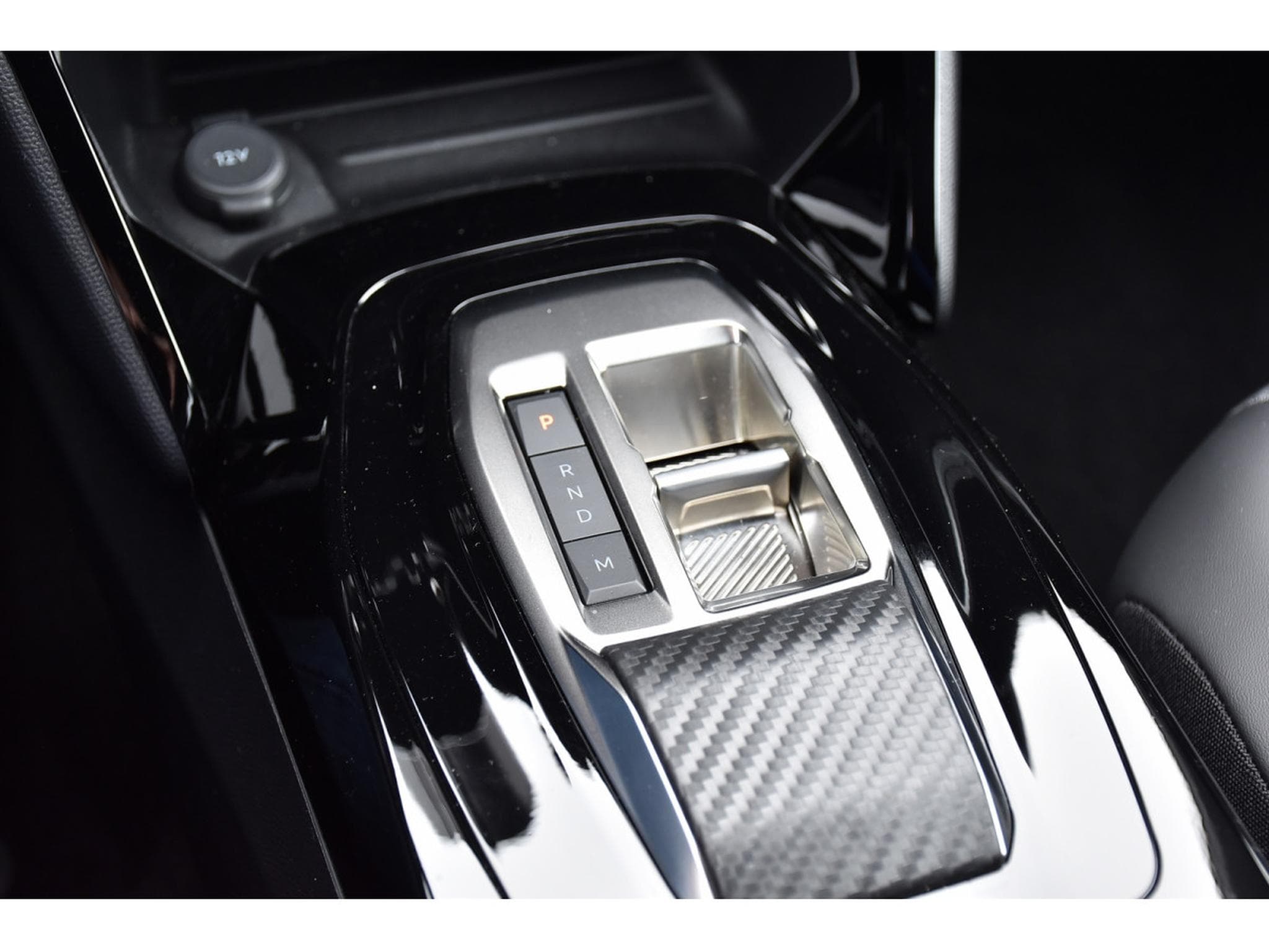 Peugeot 2008 1.2 Hybrid 145 Allure e-DCS6 ACC LANE SIDE GPS CAM360 1°MAIN (2025) - Foto 22