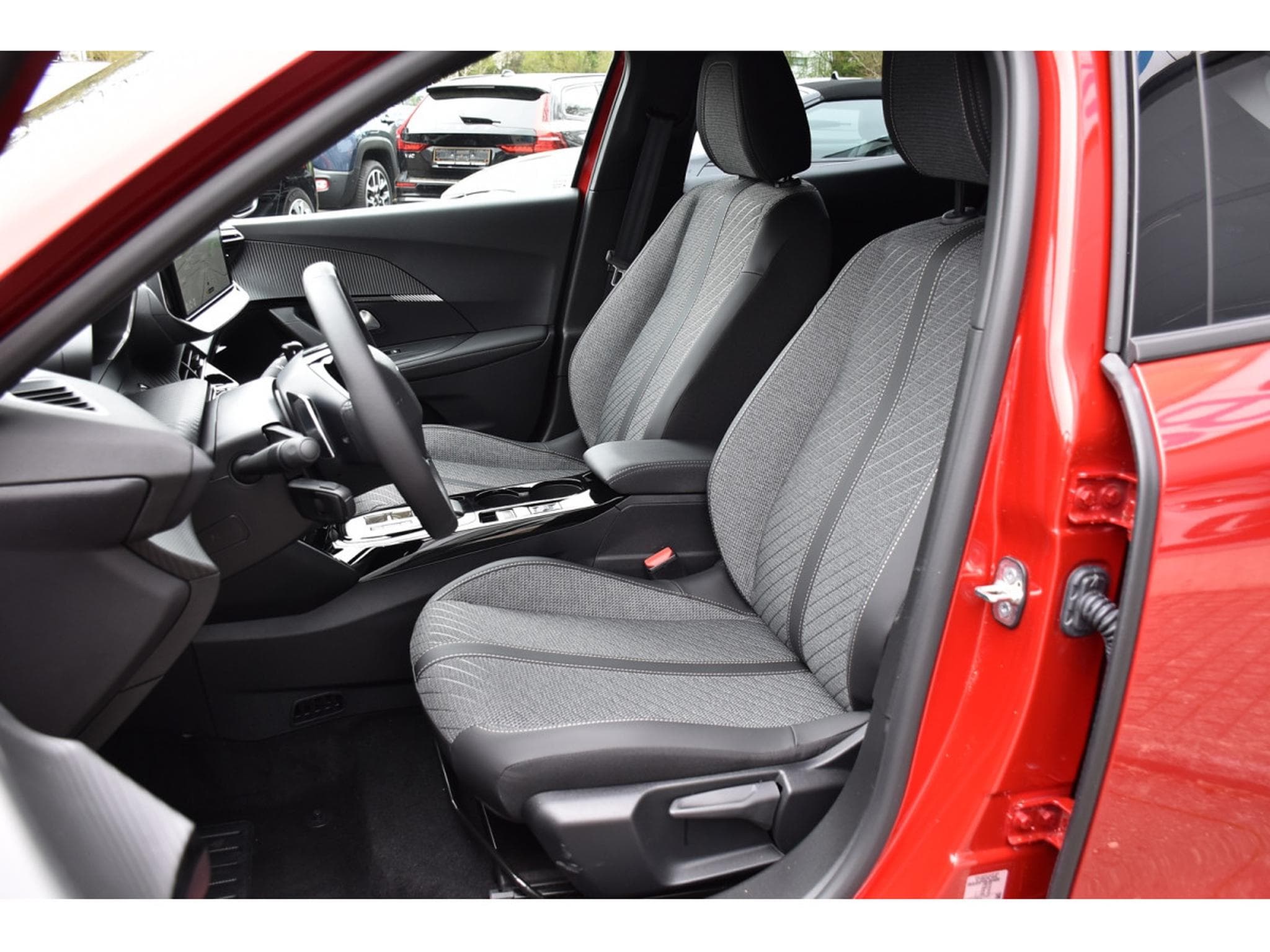 Peugeot 2008 1.2 Hybrid 145 Allure e-DCS6 ACC LANE SIDE GPS CAM360 1°MAIN (2025) - Foto 6