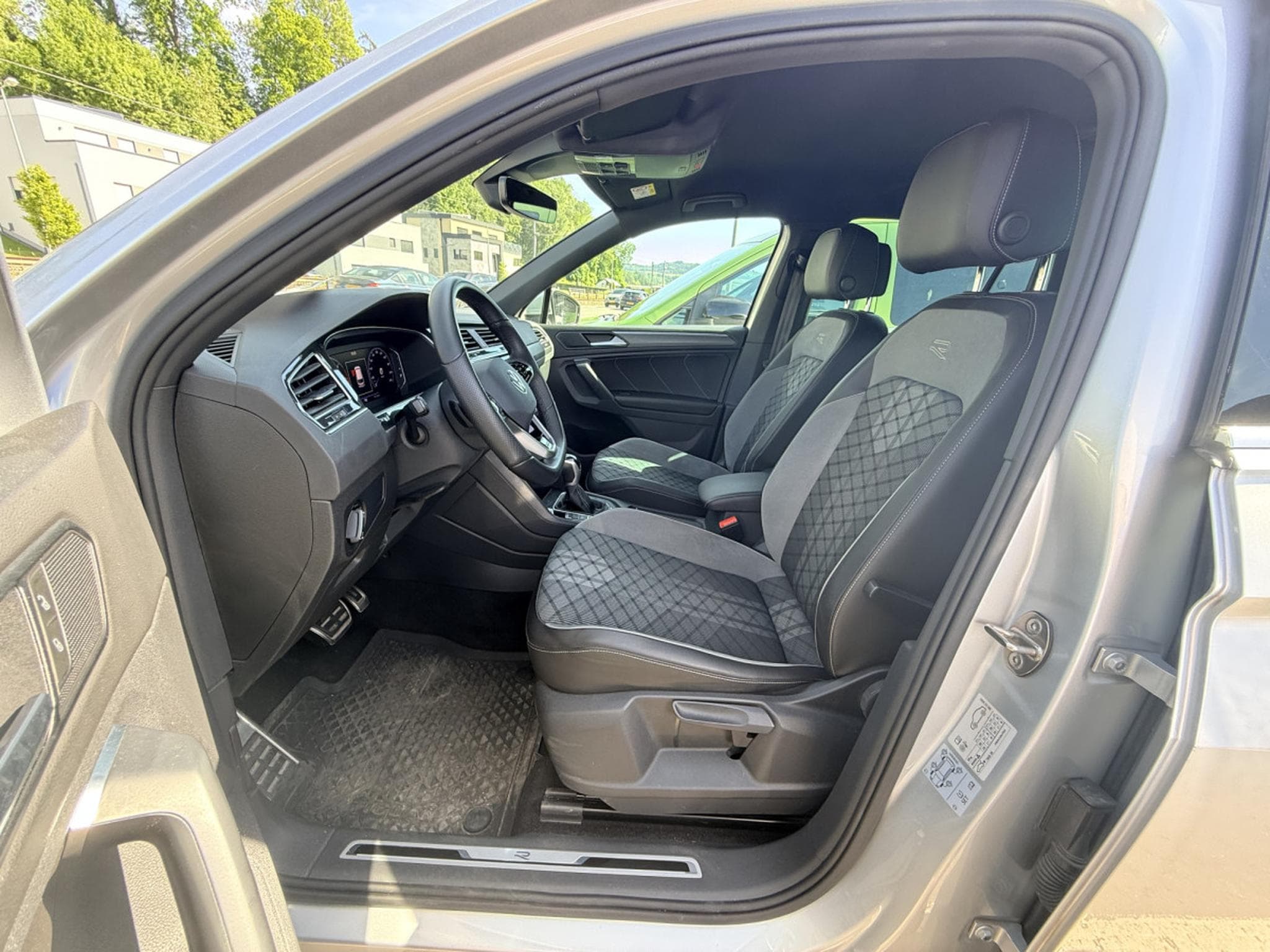 VW Tiguan R-Line 2.0 TDI 200cv DSG 7vitesses 4MOTION (2021) - Foto 4