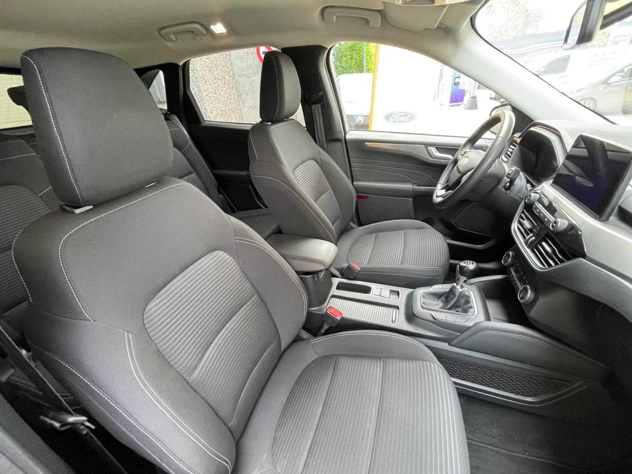 Ford Kuga Titanium 1.5 Ecoboost 120cv M6 (2023) - Photo 9