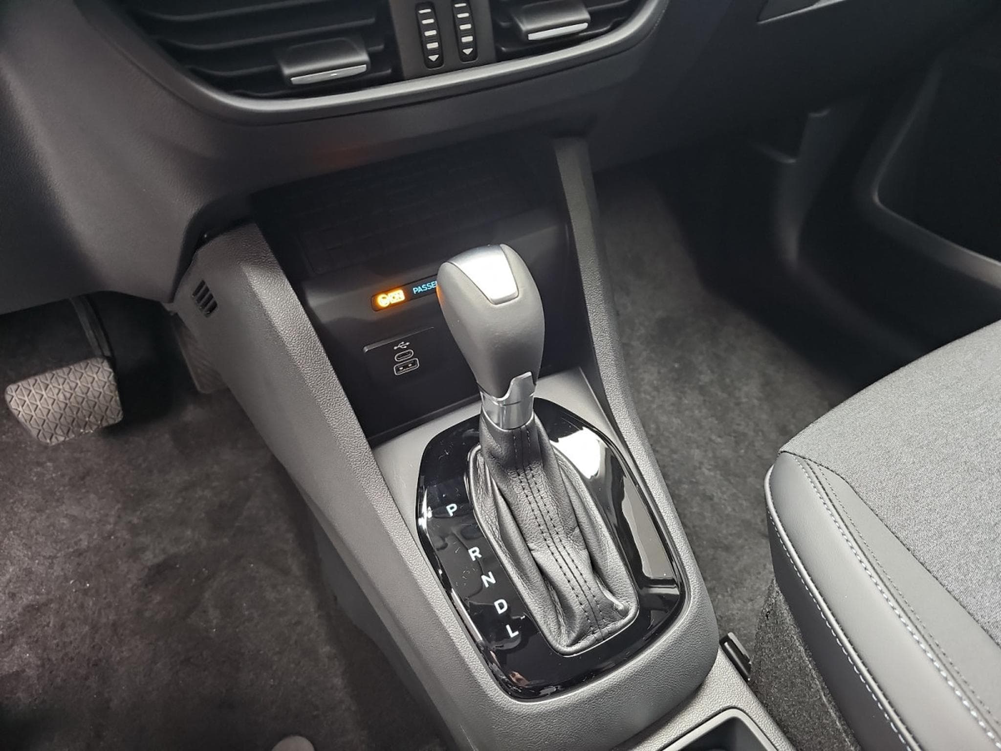 Ford Tourneo 1.0i Ecoboost 126 Active Automatik (2026) - Photo 11
