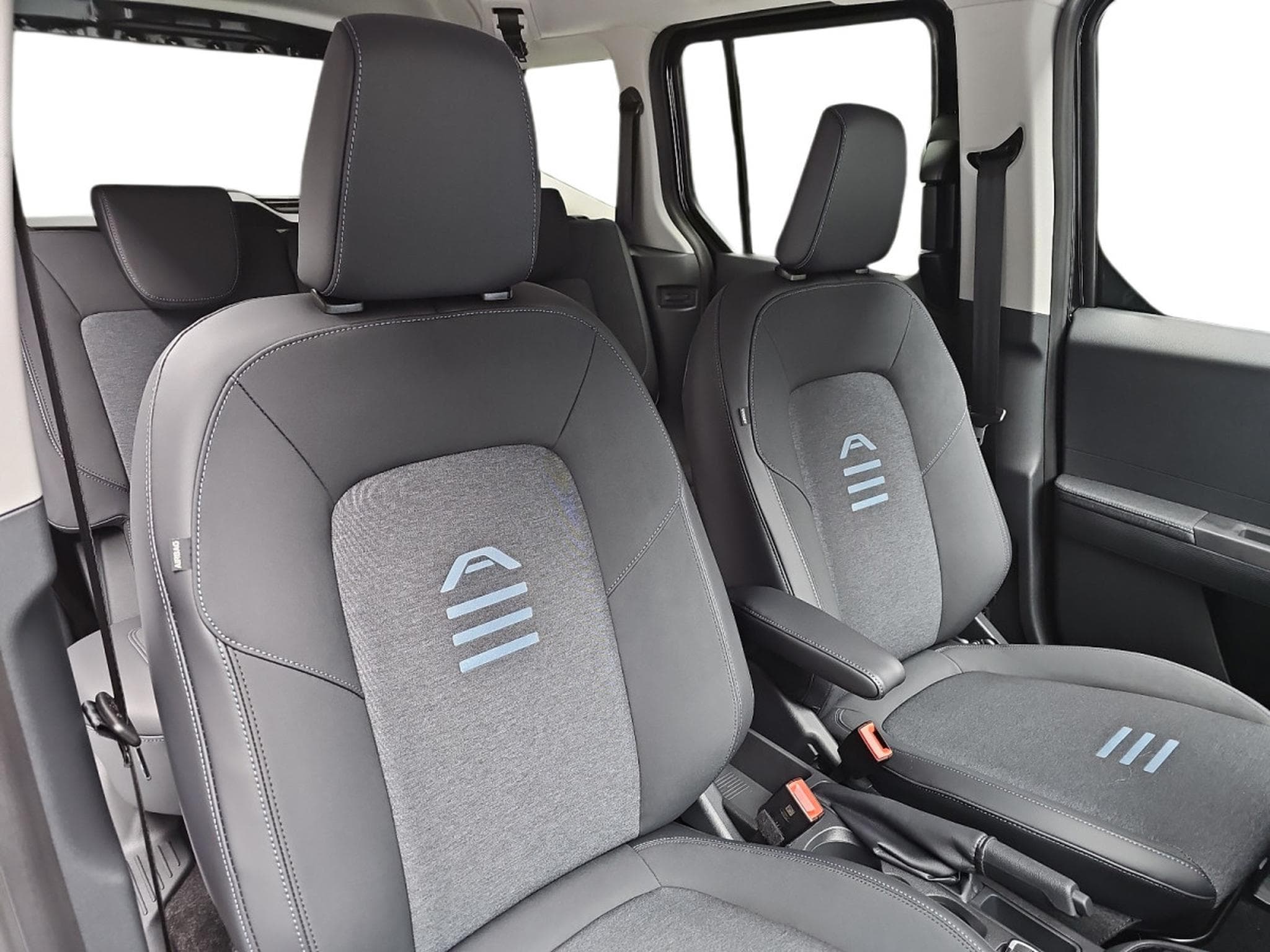 Ford Tourneo 1.0i Ecoboost 126 Active Automatik (2026) - Photo 14