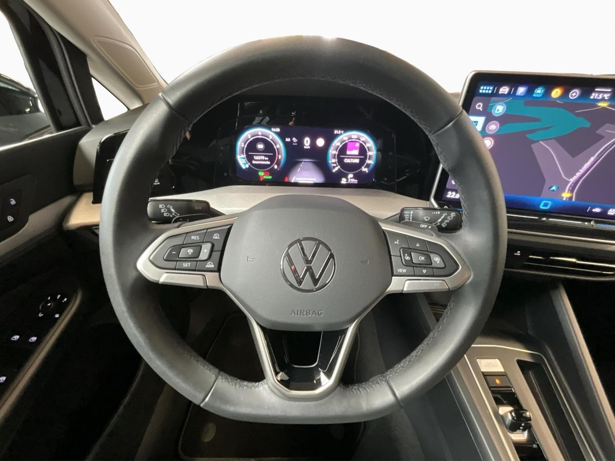VW Golf Life+DSG+LED+Navi (2025) - Photo 10