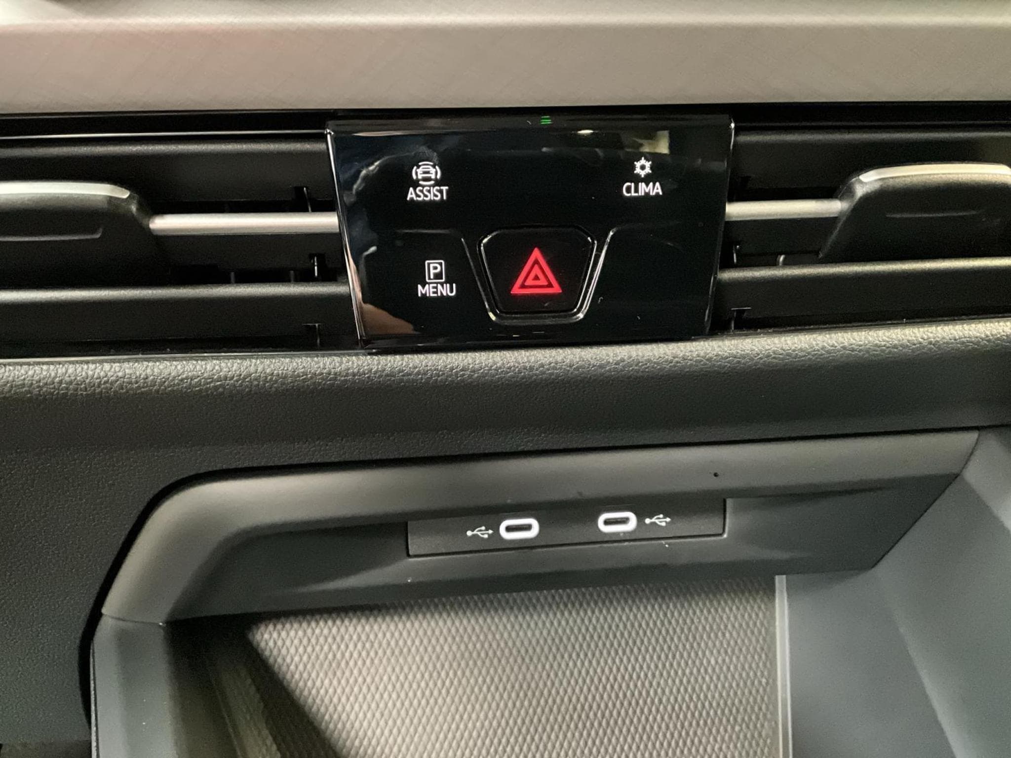 VW Golf Life+DSG+LED+Navi (2025) - Photo 19