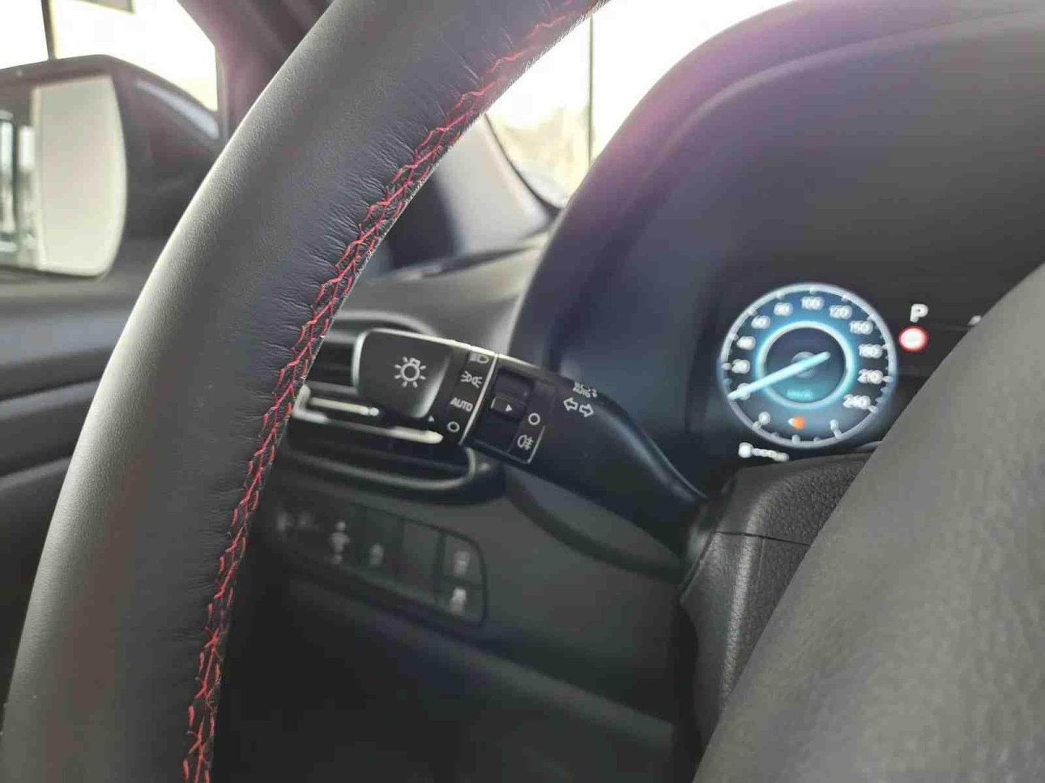 Hyundai i30 1.5 T-GDI mHEV DCT 140 N-Line (2025) - Photo 9