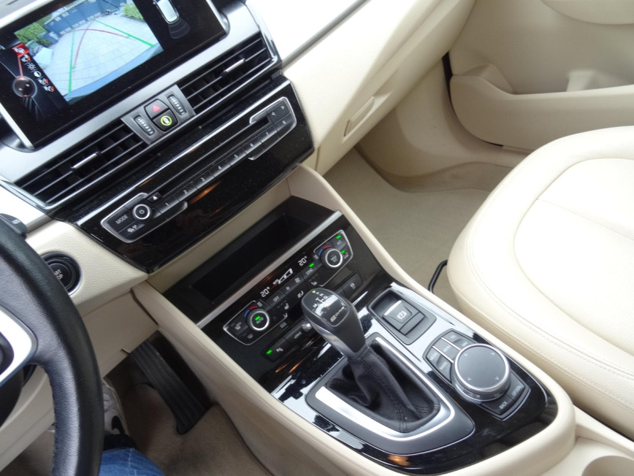 BMW 225 XE IPERFORMAN (2017) - Photo 8