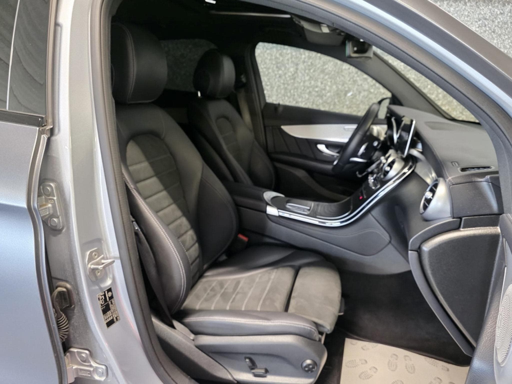 Mercedes GLC 200 COUPE AMG LINE BURMESTER PANO CUIR NAVI 1 HAND (2020) - Photo 4