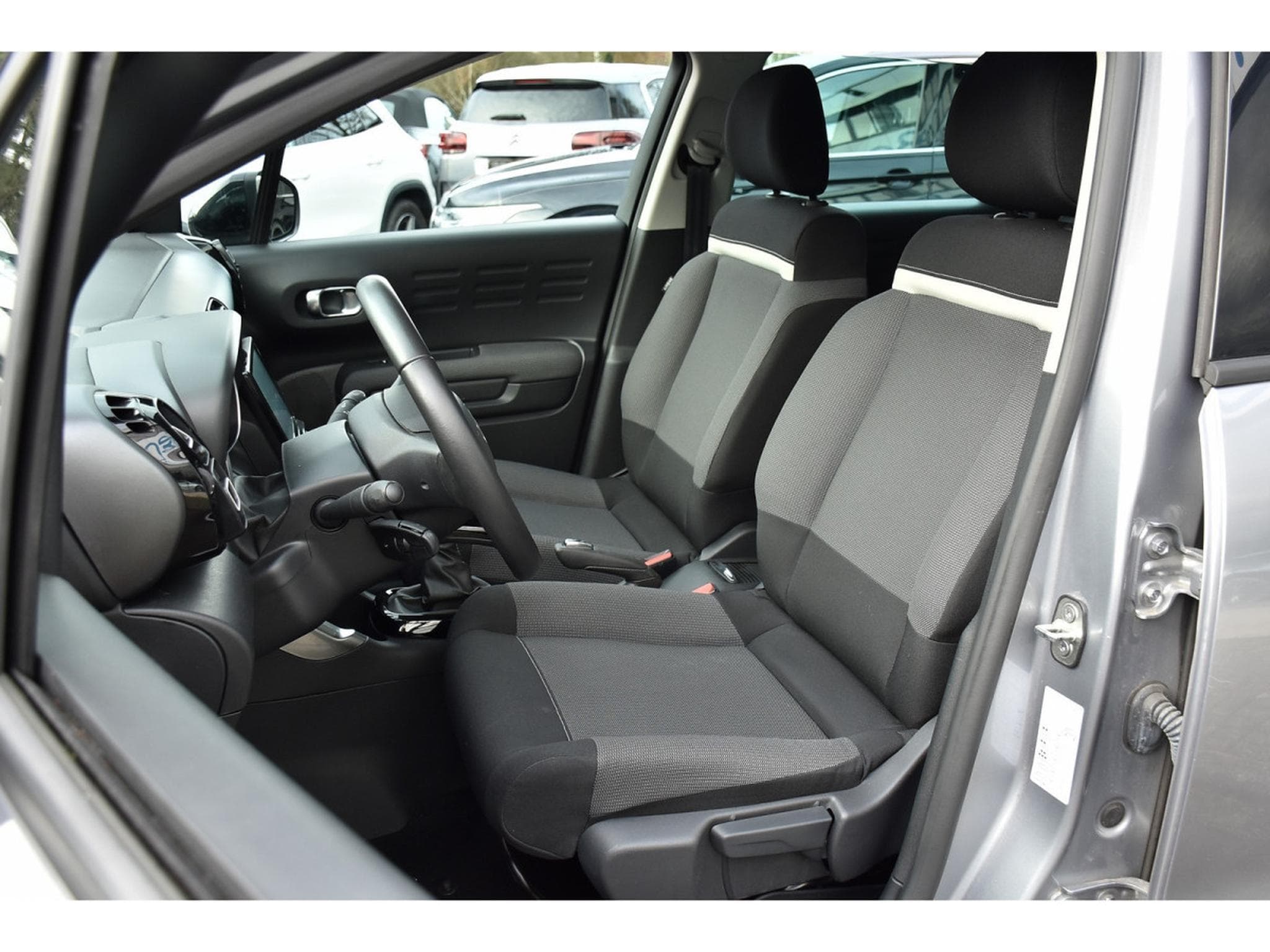 Citroën C3 Aircross Aircross 1.5 BlueHDI Shine REGUL GPS LANE (2022) - Photo 6