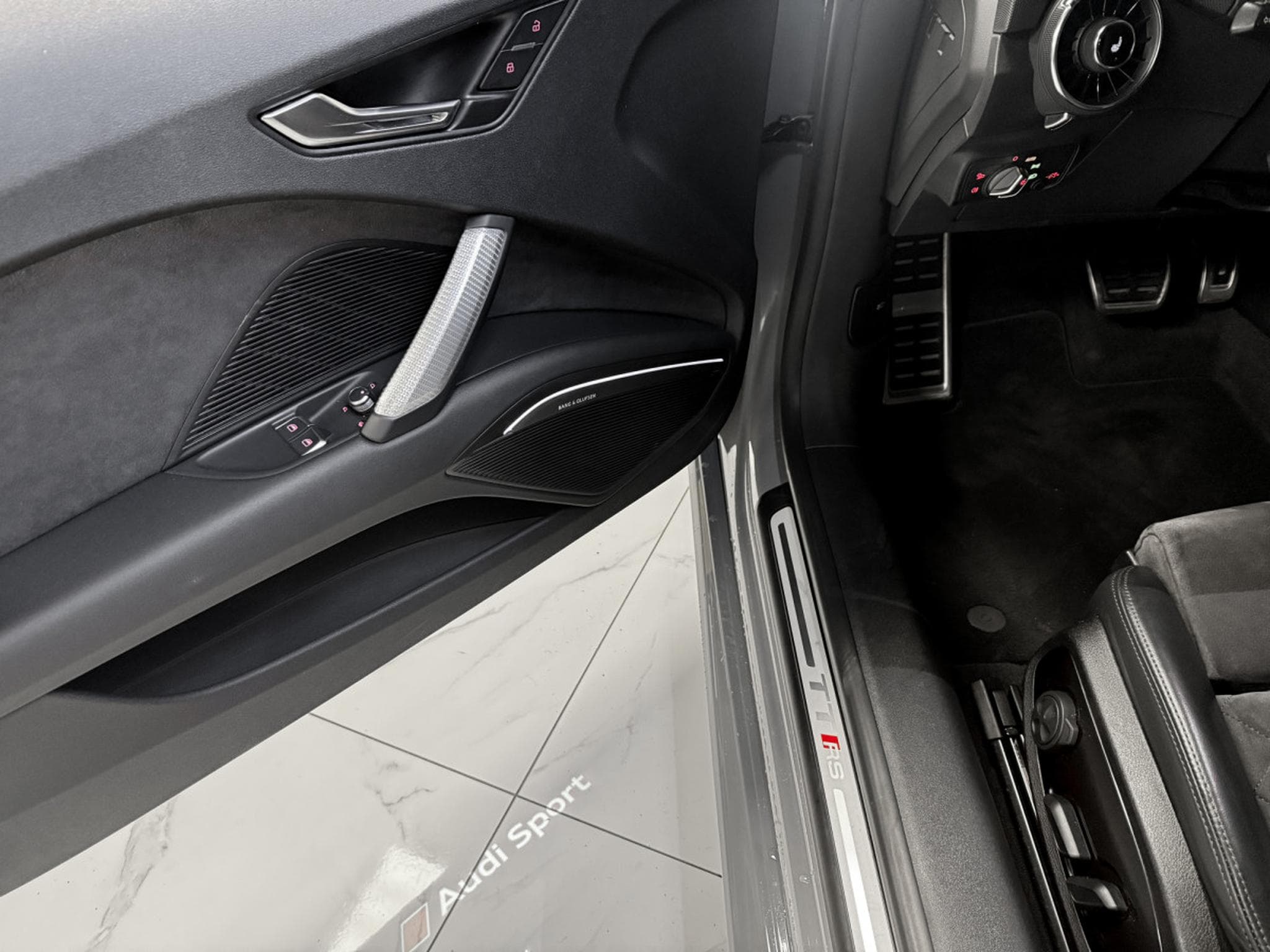 Audi TTRS COUPE 2.5 TFSI QUATTRO / B&O / MATRIX LED / CARBON (2022) - Photo 12