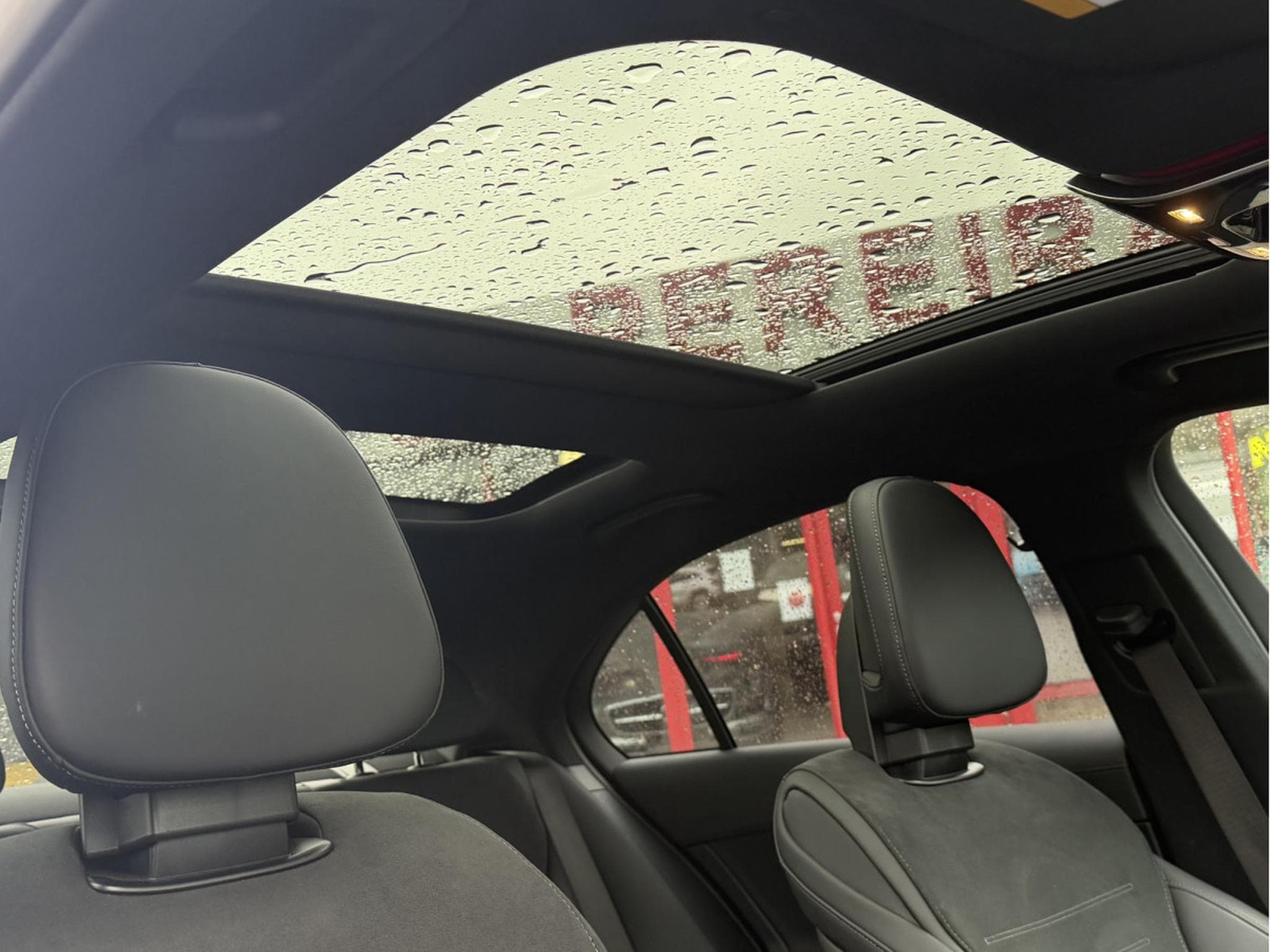 Mercedes C 180 AMG LINE PANO CUIR NAVI 1 HAND (2025) - Foto 3