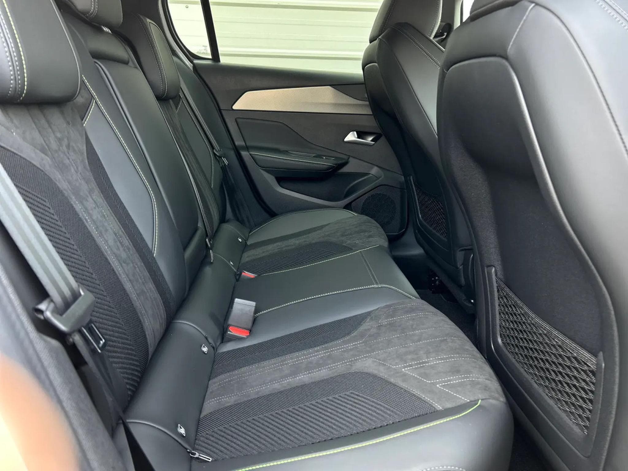 Peugeot 308 1.2 PureTech 145 e-DSC6 GT (2025) - Foto 7