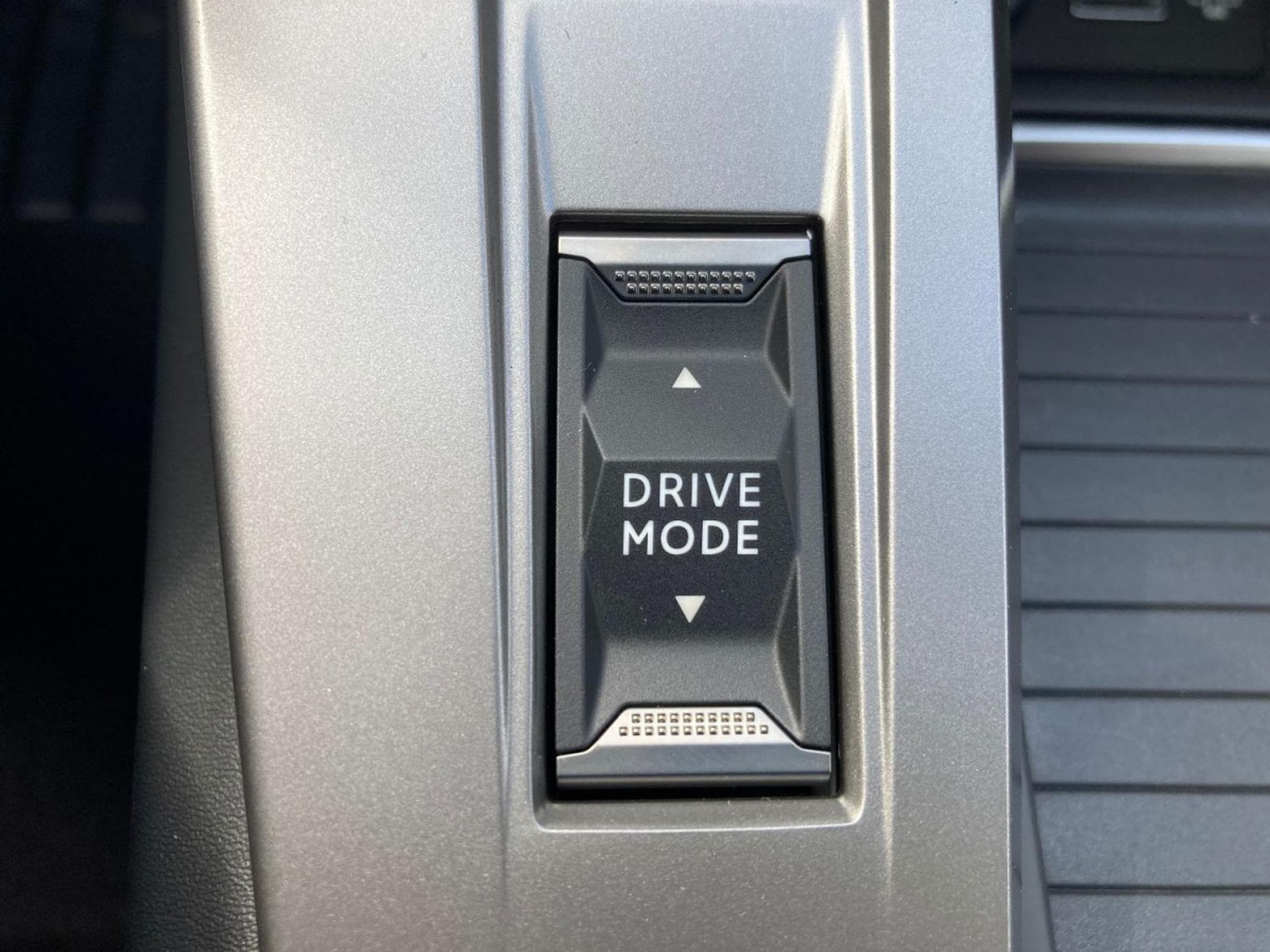 Peugeot 308 1.5 BlueHDI 130 EAT8 ALLURE (2025) - Foto 21