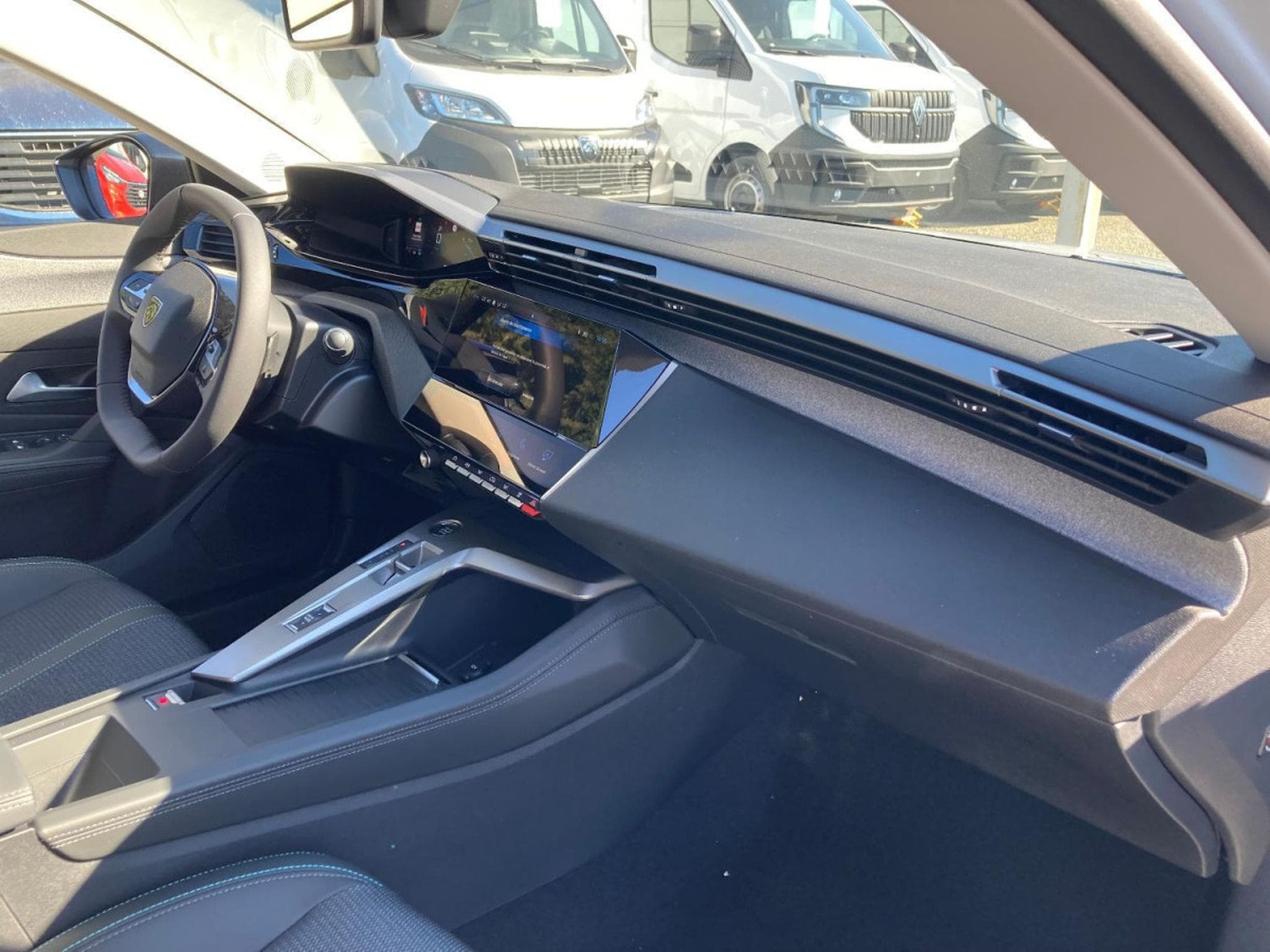 Peugeot 308 1.5 BlueHDI 130 EAT8 ALLURE (2025) - Foto 6