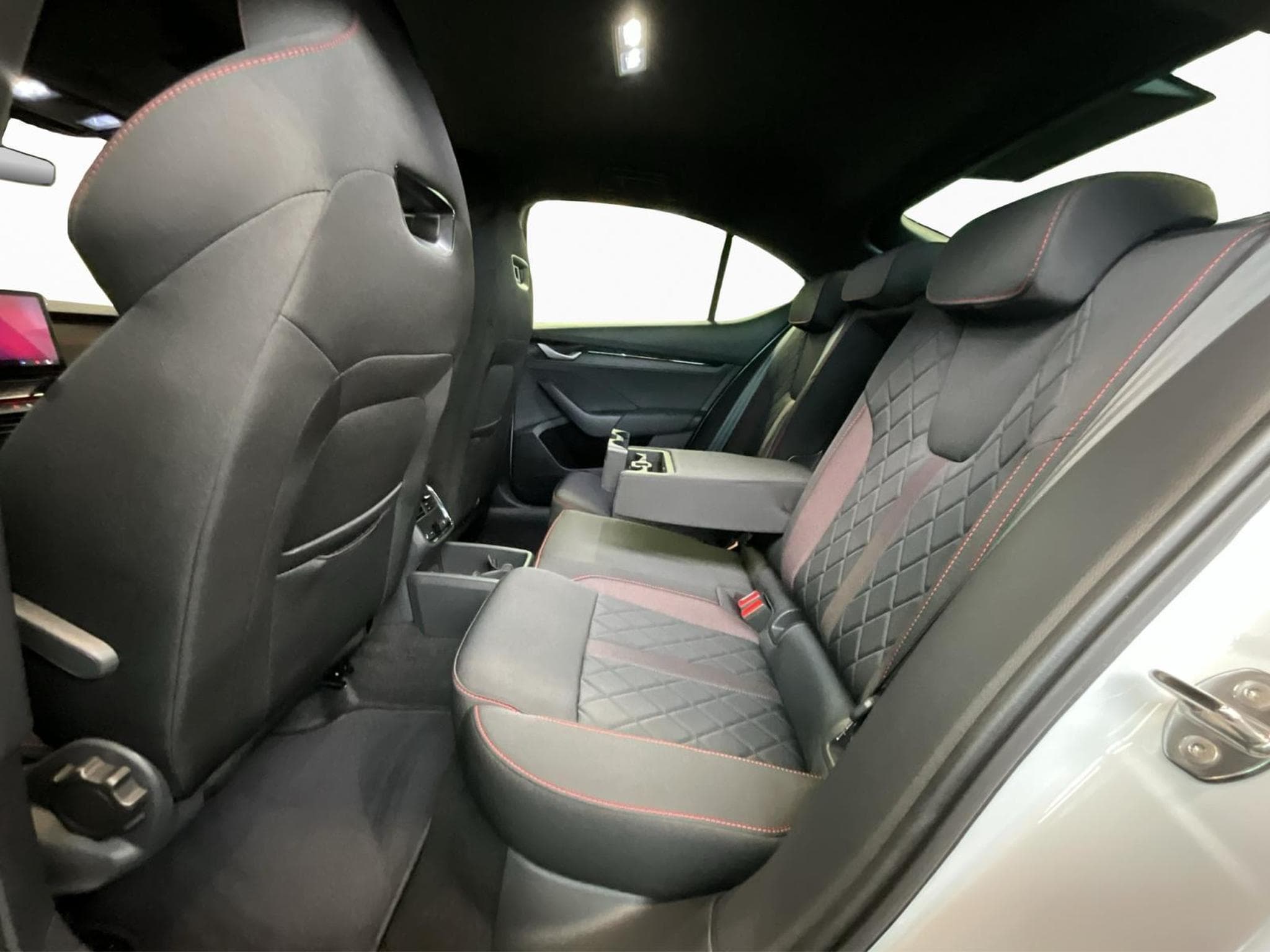 Skoda Octavia Limo.+SB+RS+AHK+DSG (2025) - Photo 15