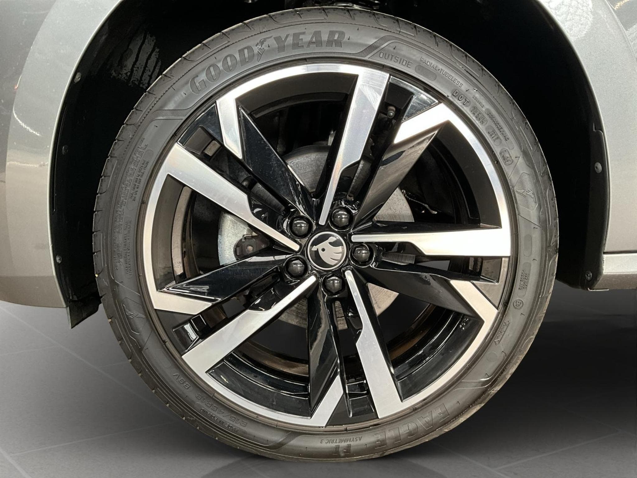 Skoda Kamiq Monte-Carlo+DSG+Pano+LED (2025) - Photo 8