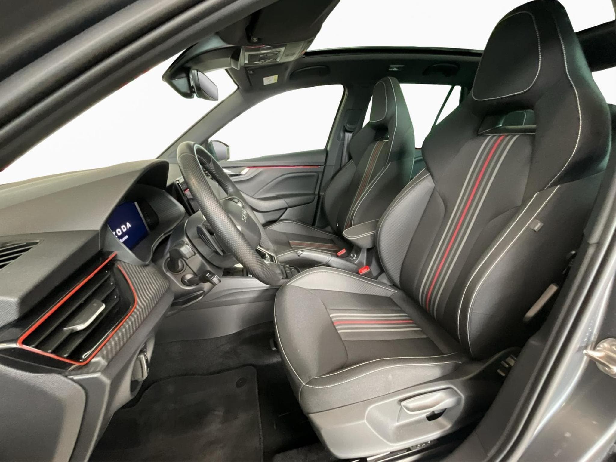 Skoda Kamiq Monte-Carlo+DSG+Pano+LED (2025) - Photo 9