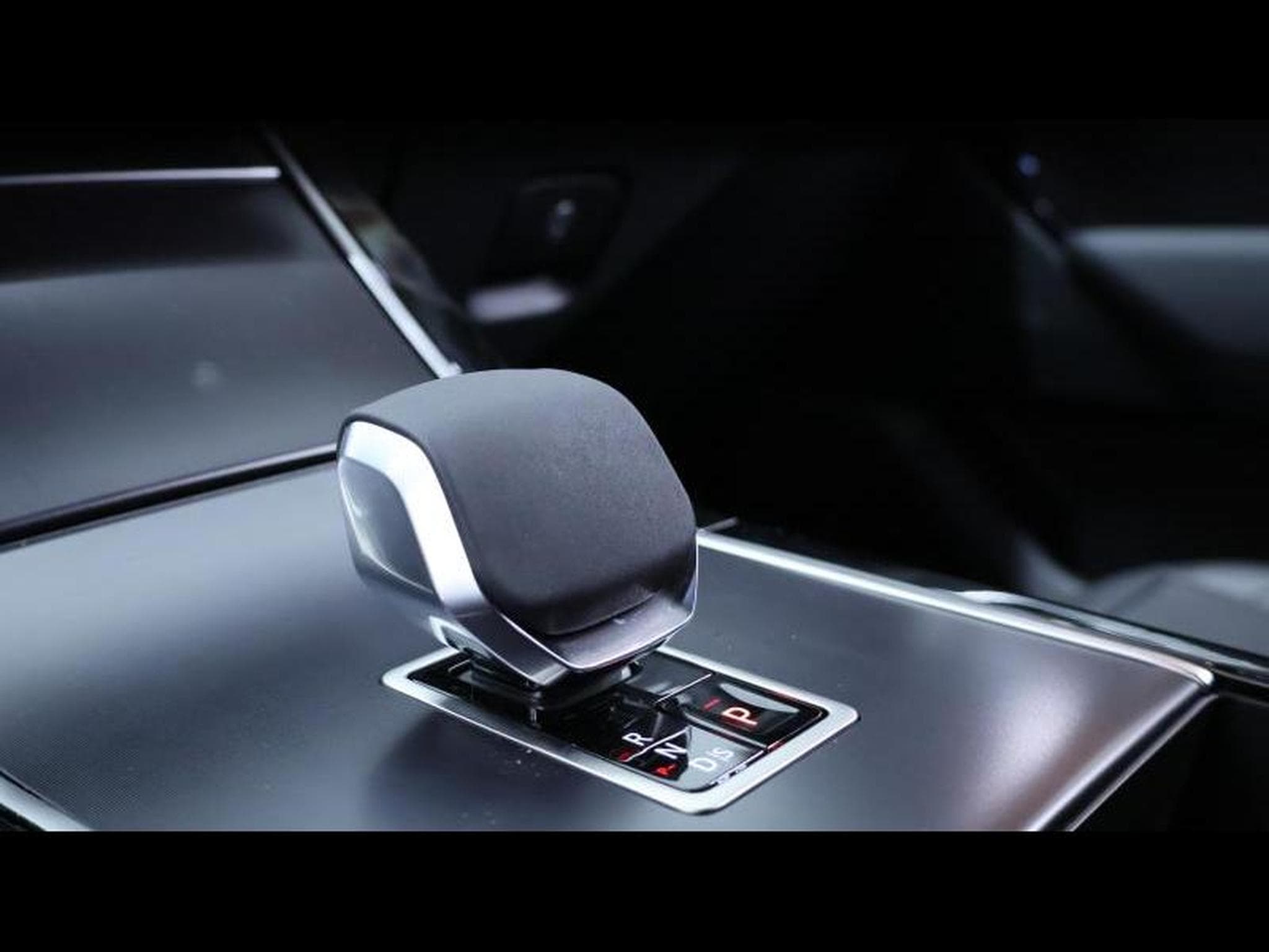 Land-Rover Range Rover Velar D200 Dynamic SE AWD Auto (2025) - Photo 16