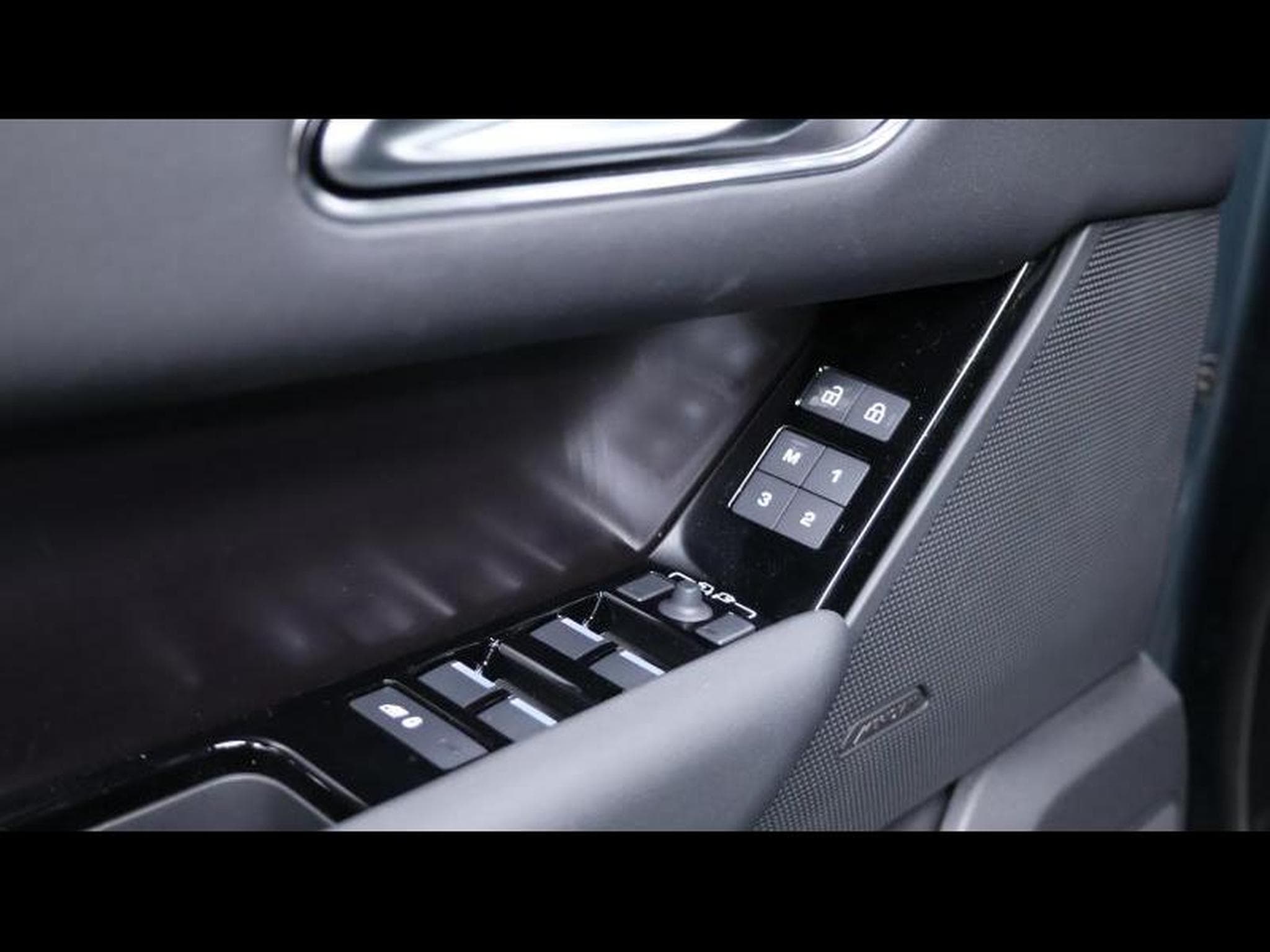 Land-Rover Range Rover Velar D200 Dynamic SE AWD Auto (2025) - Photo 20