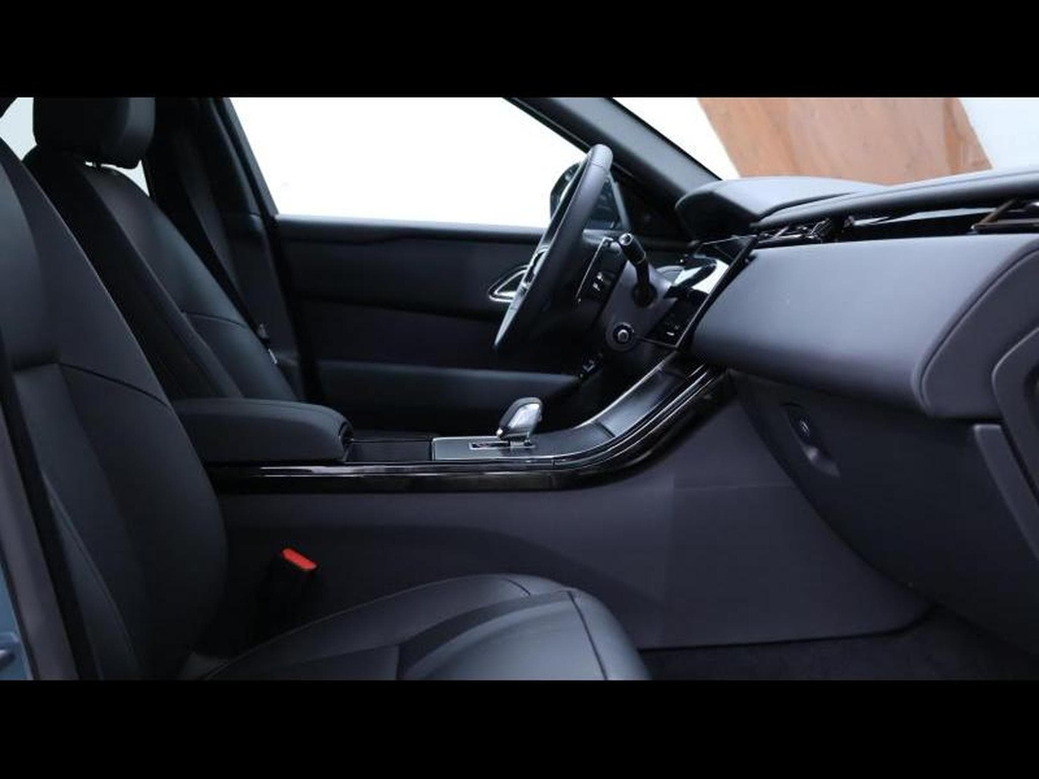 Land-Rover Range Rover Velar D200 Dynamic SE AWD Auto (2025) - Photo 9