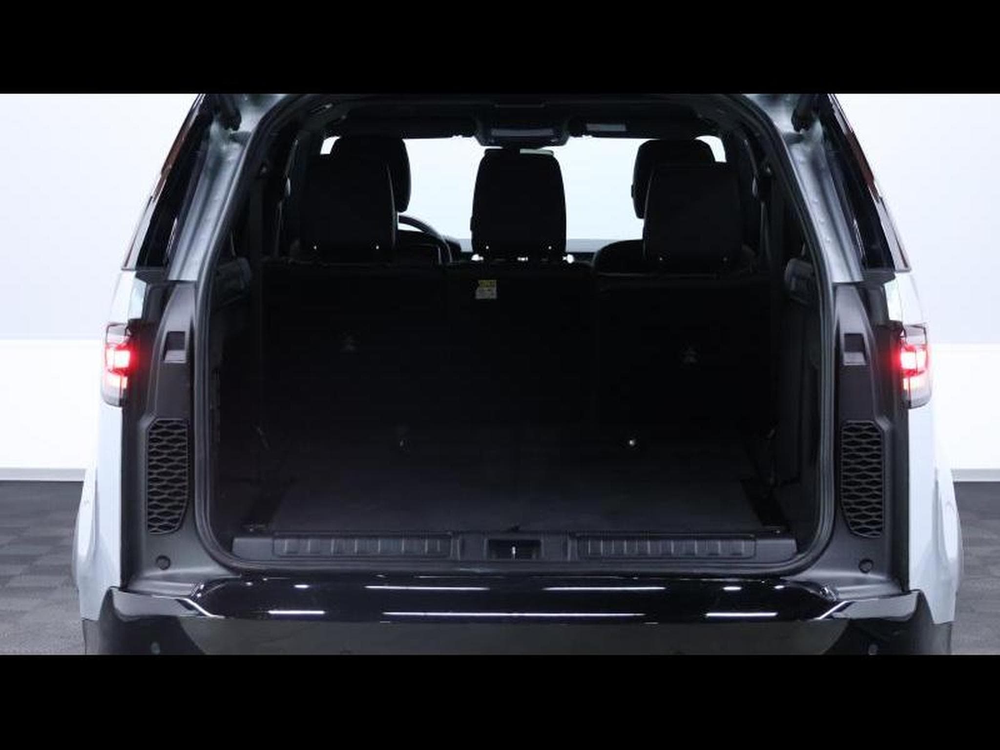 Land-Rover Discovery D250 R-Dynamc SE 7 Places (2024) - Foto 9