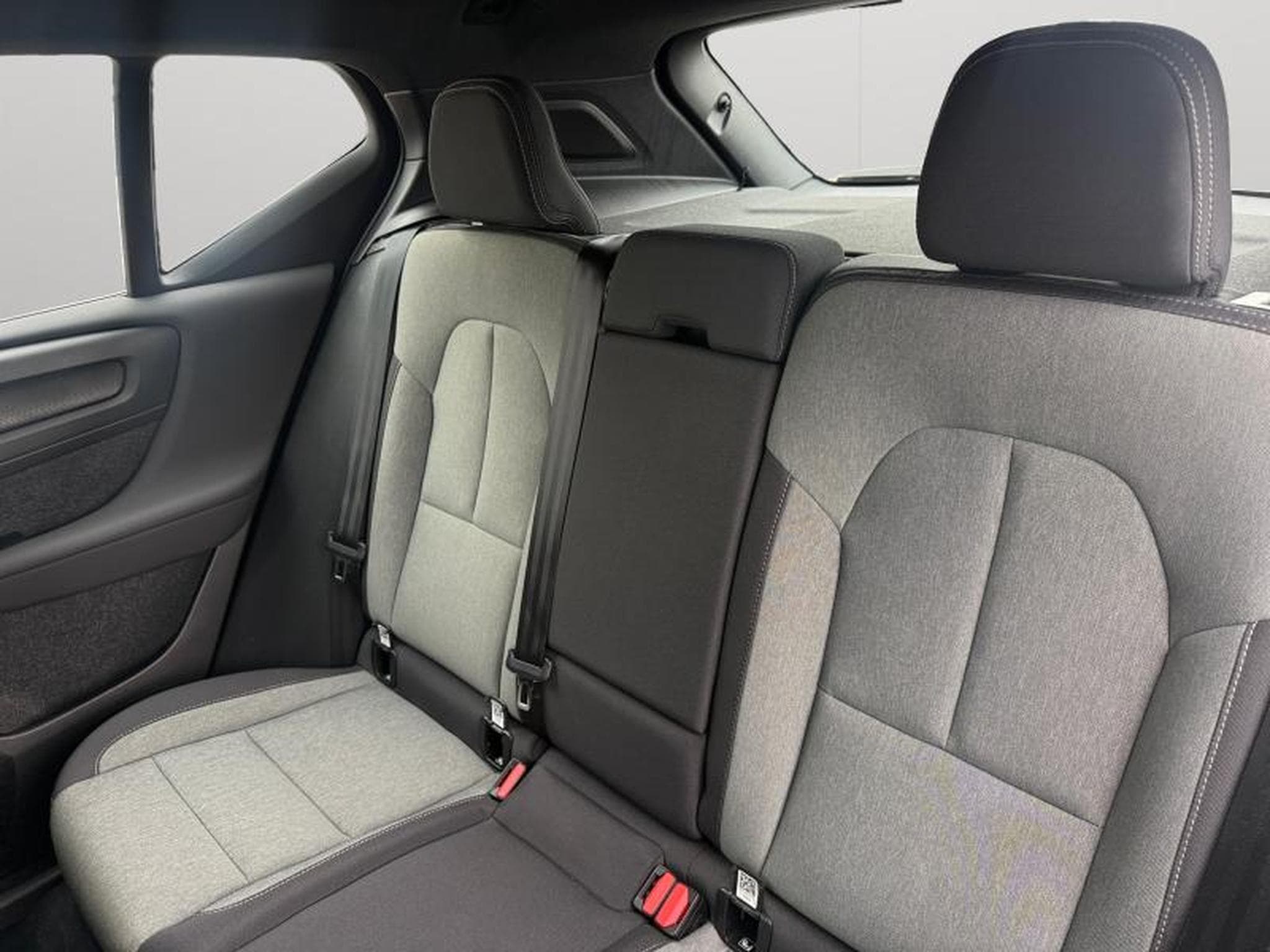 Volvo XC40 B3 Plus Bright Mild Hybrid (2022) - Photo 13