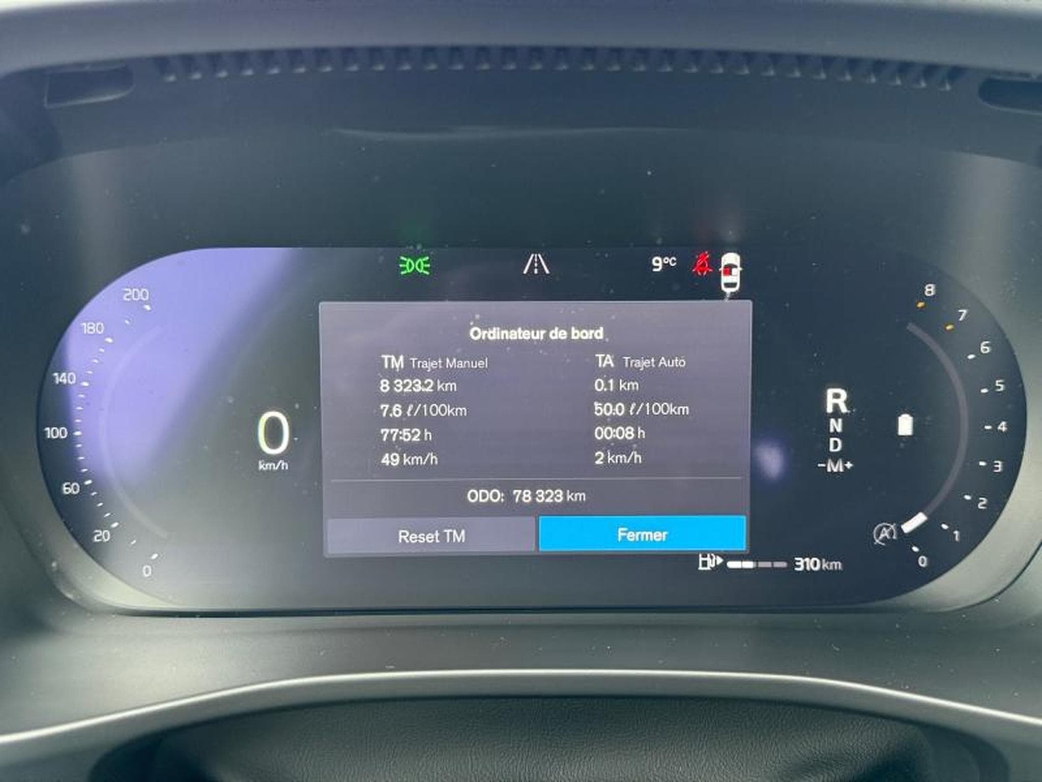 Volvo XC40 B3 Plus Bright Mild Hybrid (2022) - Photo 18