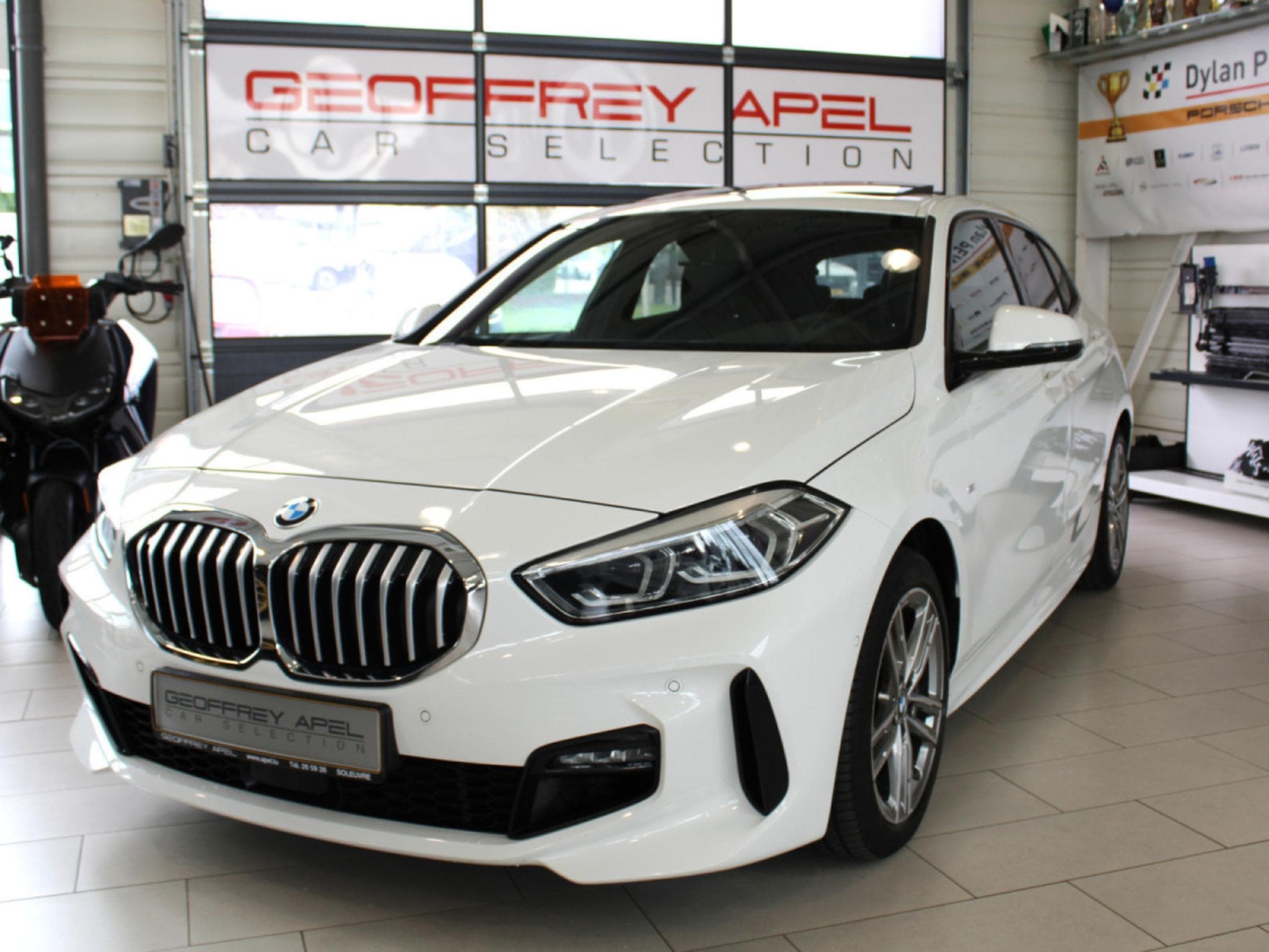 BMW 118 i M SPORT PAKET PANO CUIR NAVI 1 HAND (2020) - Foto 1