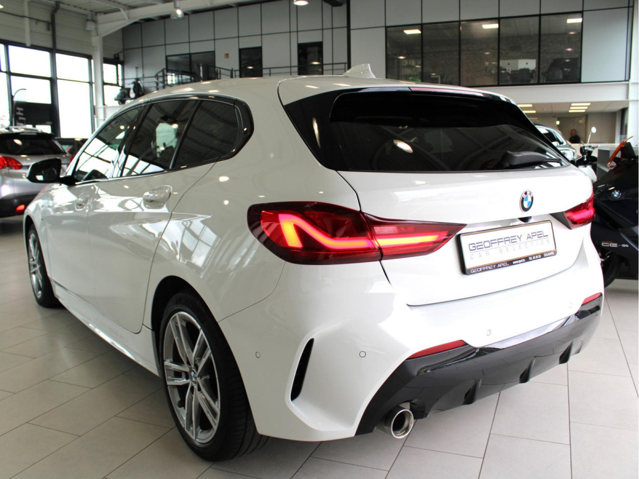 BMW 118 i M SPORT PAKET PANO CUIR NAVI 1 HAND (2020) - Foto 3