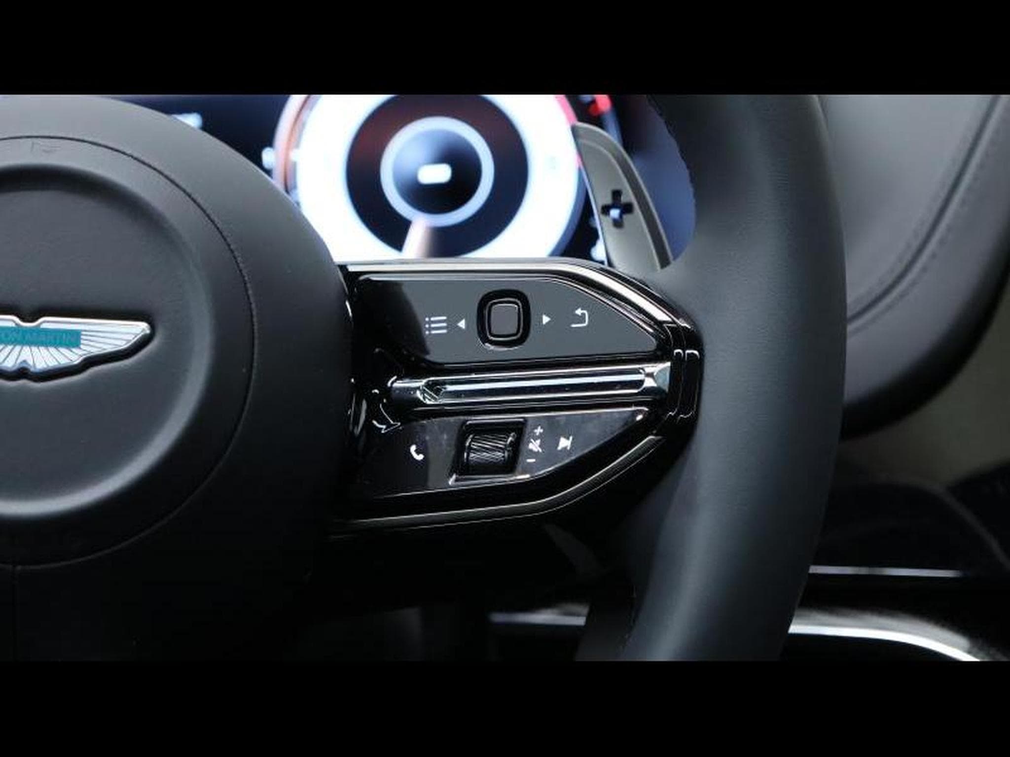 Aston-Martin DBX 707 V8 (2025) - Photo 19