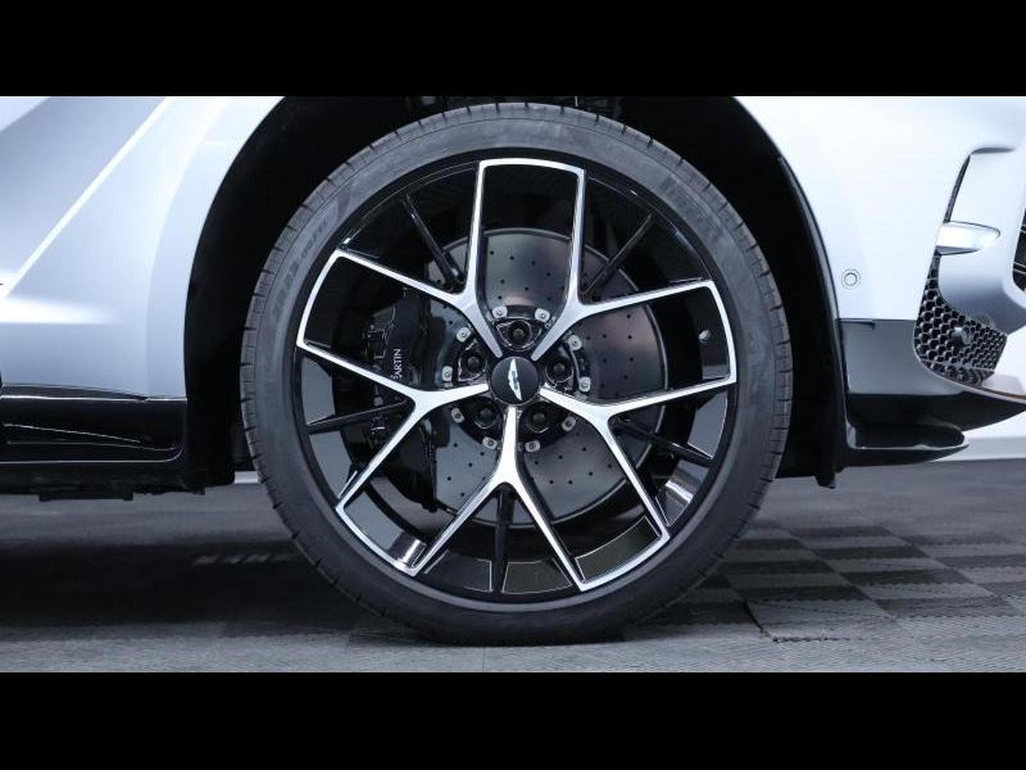 Aston-Martin DBX 707 V8 (2025) - Photo 6