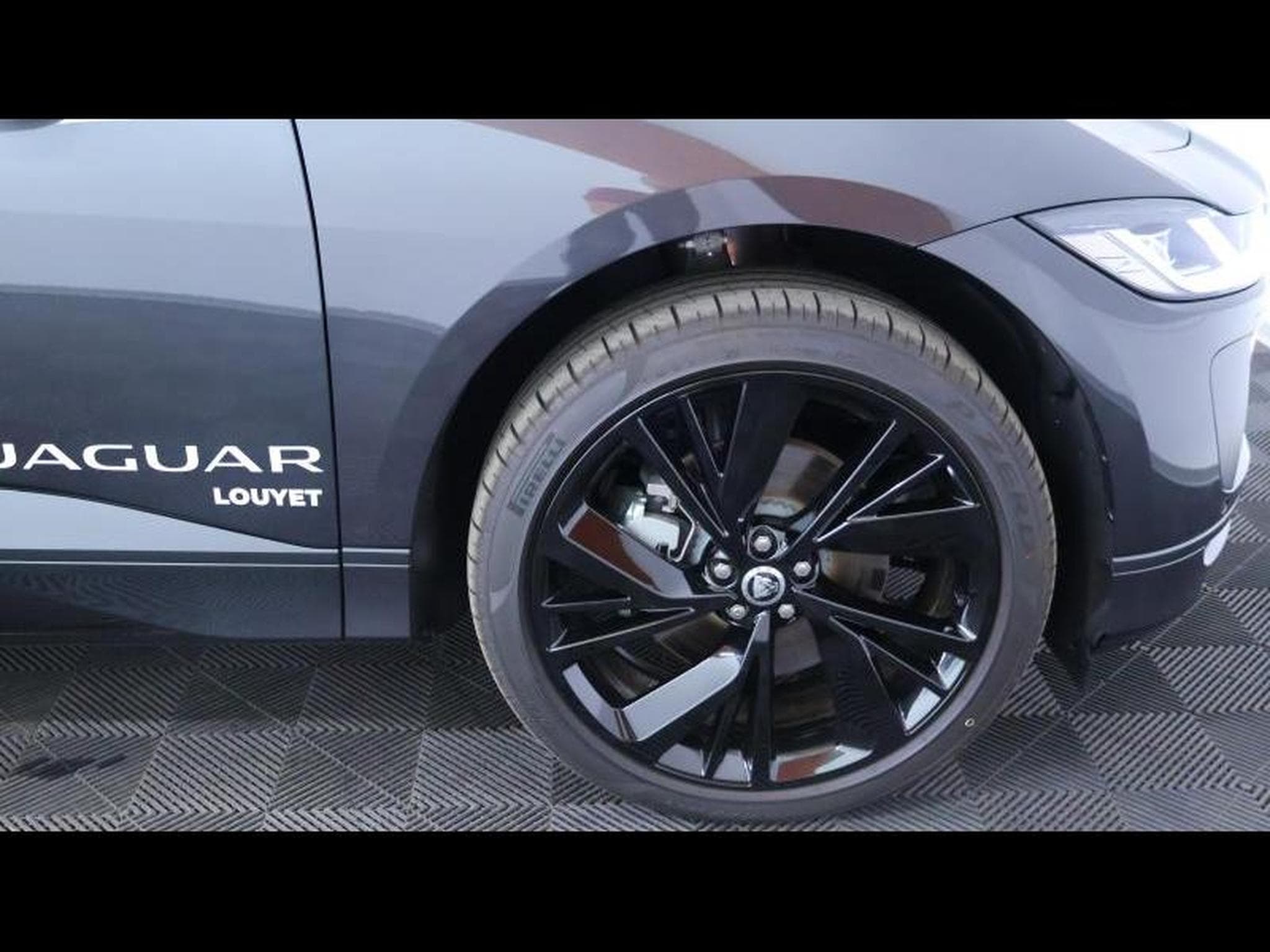 Jaguar I-Pace EV 400 R-Dynamic SE AWD Auto (2025) - Photo 6