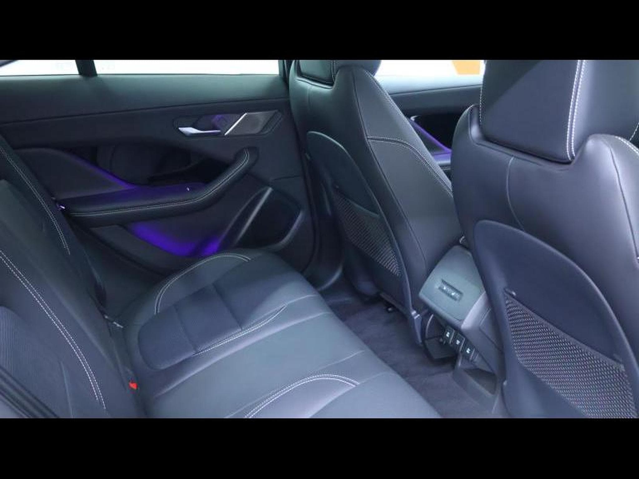 Jaguar I-Pace EV 400 R-Dynamic SE AWD Auto (2025) - Photo 8