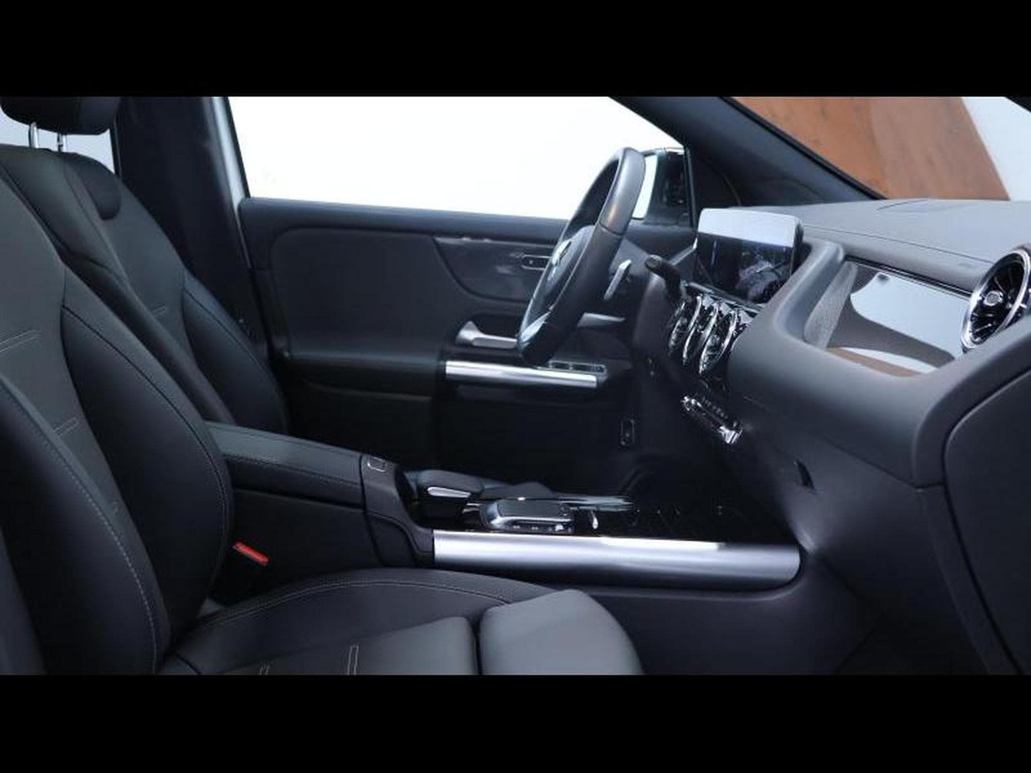 Mercedes GLA 220 4matic 2.0 D 190 CH (2020) - Photo 9