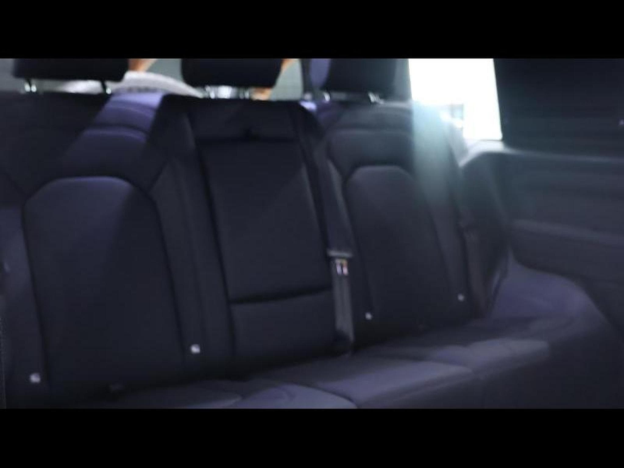 Land-Rover Defender 90 D250 X-Dynamic SE AWD Auto (2025) - Photo 11