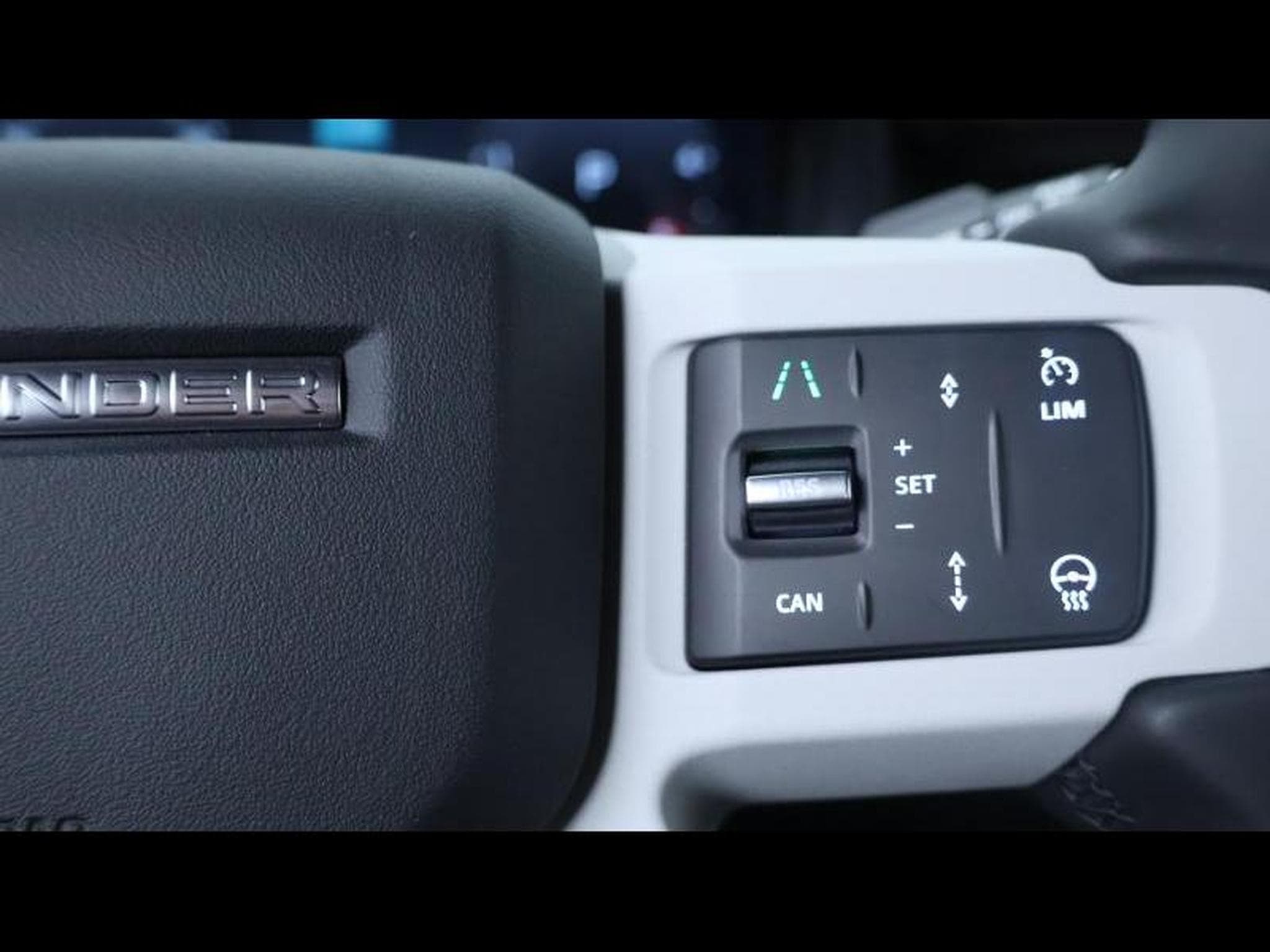 Land-Rover Defender 90 D250 X-Dynamic SE AWD Auto (2025) - Photo 15