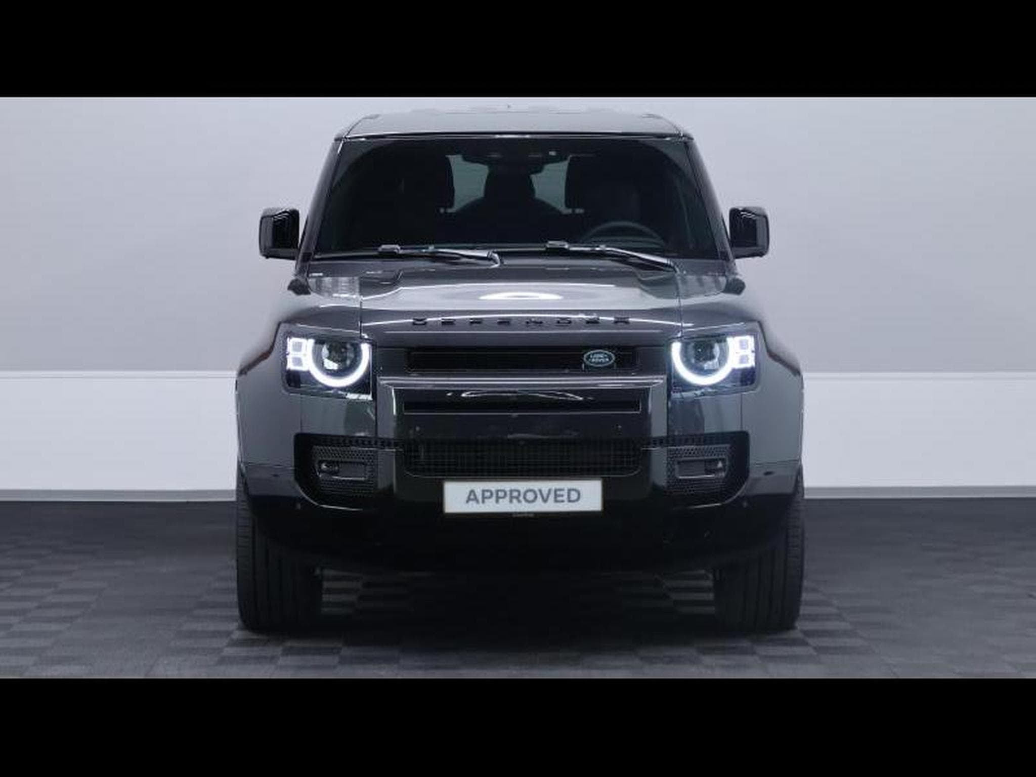 Land-Rover Defender 90 D250 X-Dynamic SE AWD Auto (2025) - Photo 2