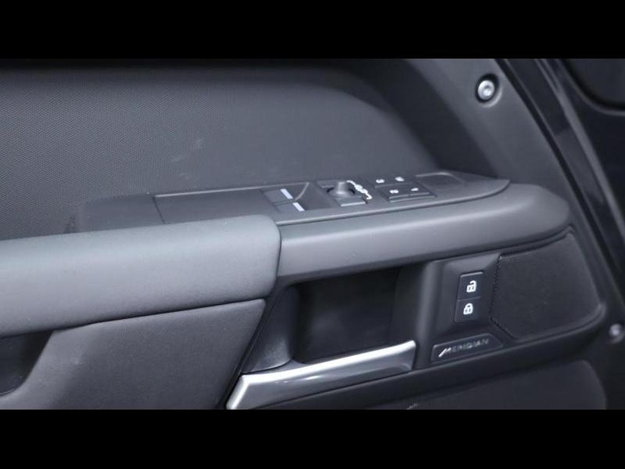 Land-Rover Defender 90 D250 X-Dynamic SE AWD Auto (2025) - Photo 21