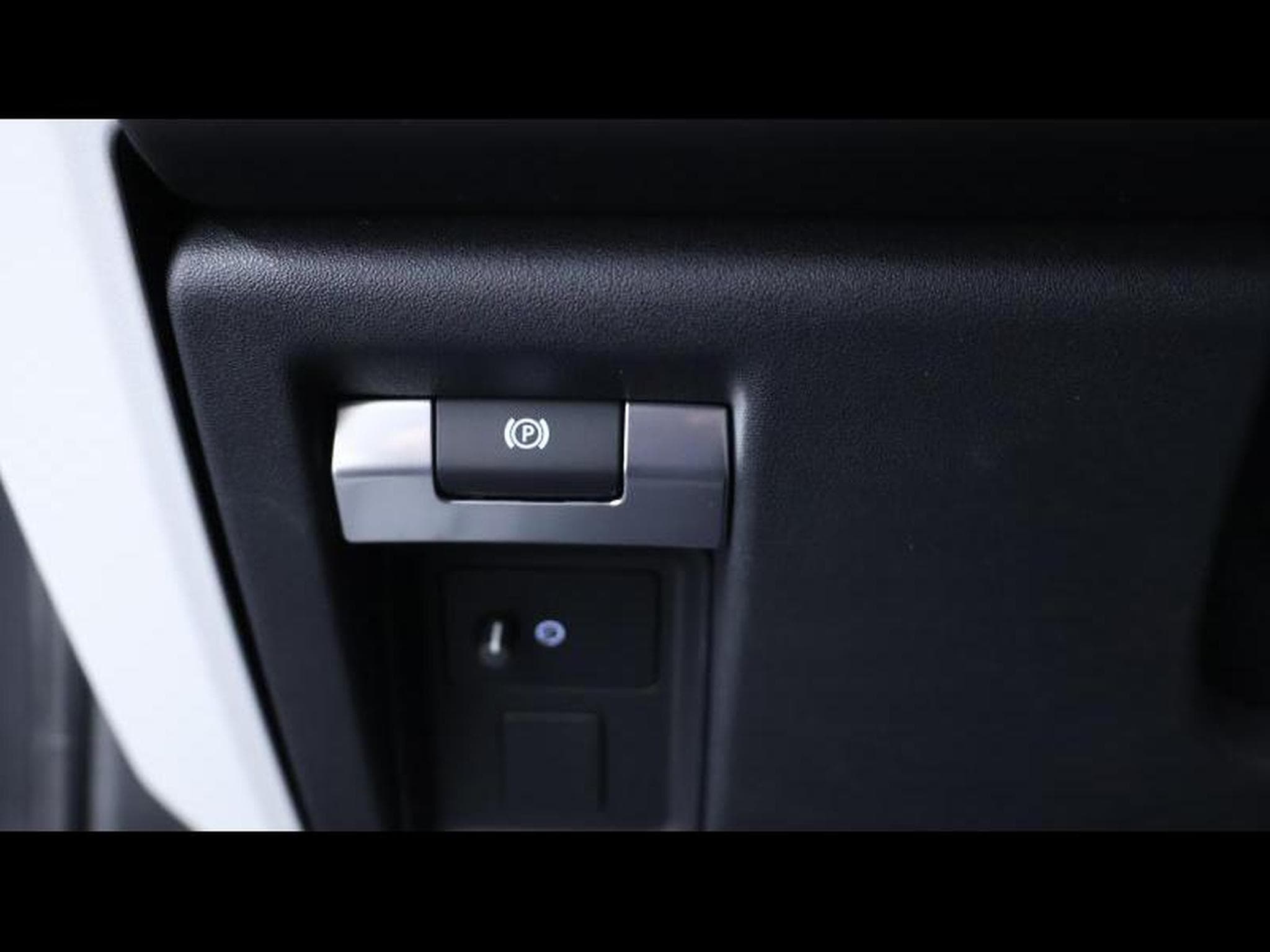 Land-Rover Defender 90 D250 X-Dynamic SE AWD Auto (2025) - Photo 23