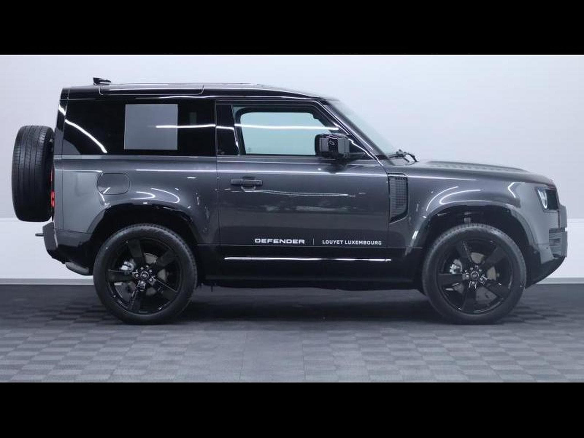 Land-Rover Defender 90 D250 X-Dynamic SE AWD Auto (2025) - Photo 3