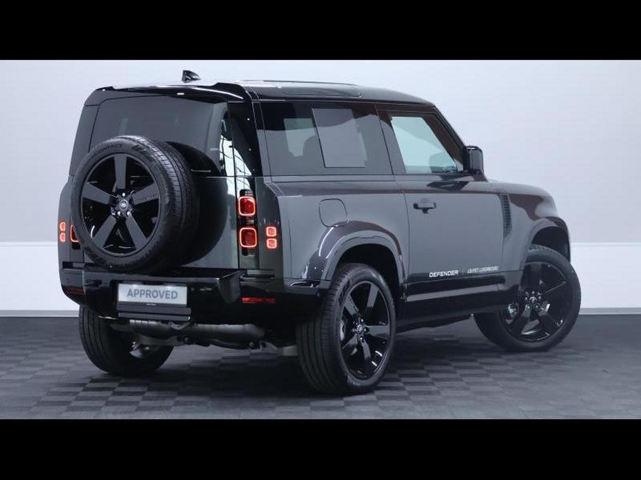 Land-Rover Defender 90 D250 X-Dynamic SE AWD Auto (2025) - Photo 4