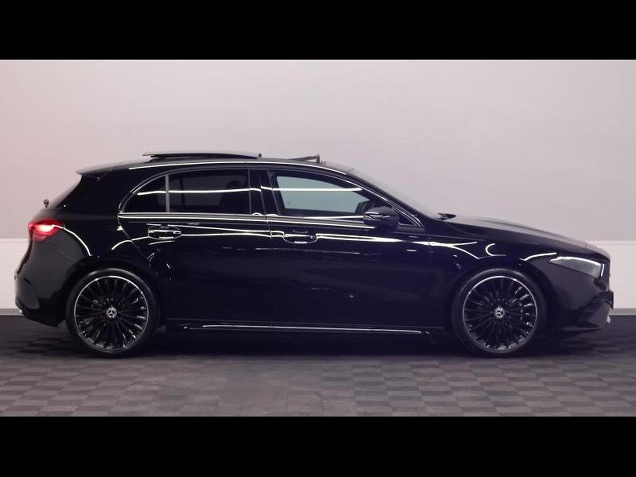 Mercedes A 180 AMG Line 7g-DCT (2024) - Photo 3