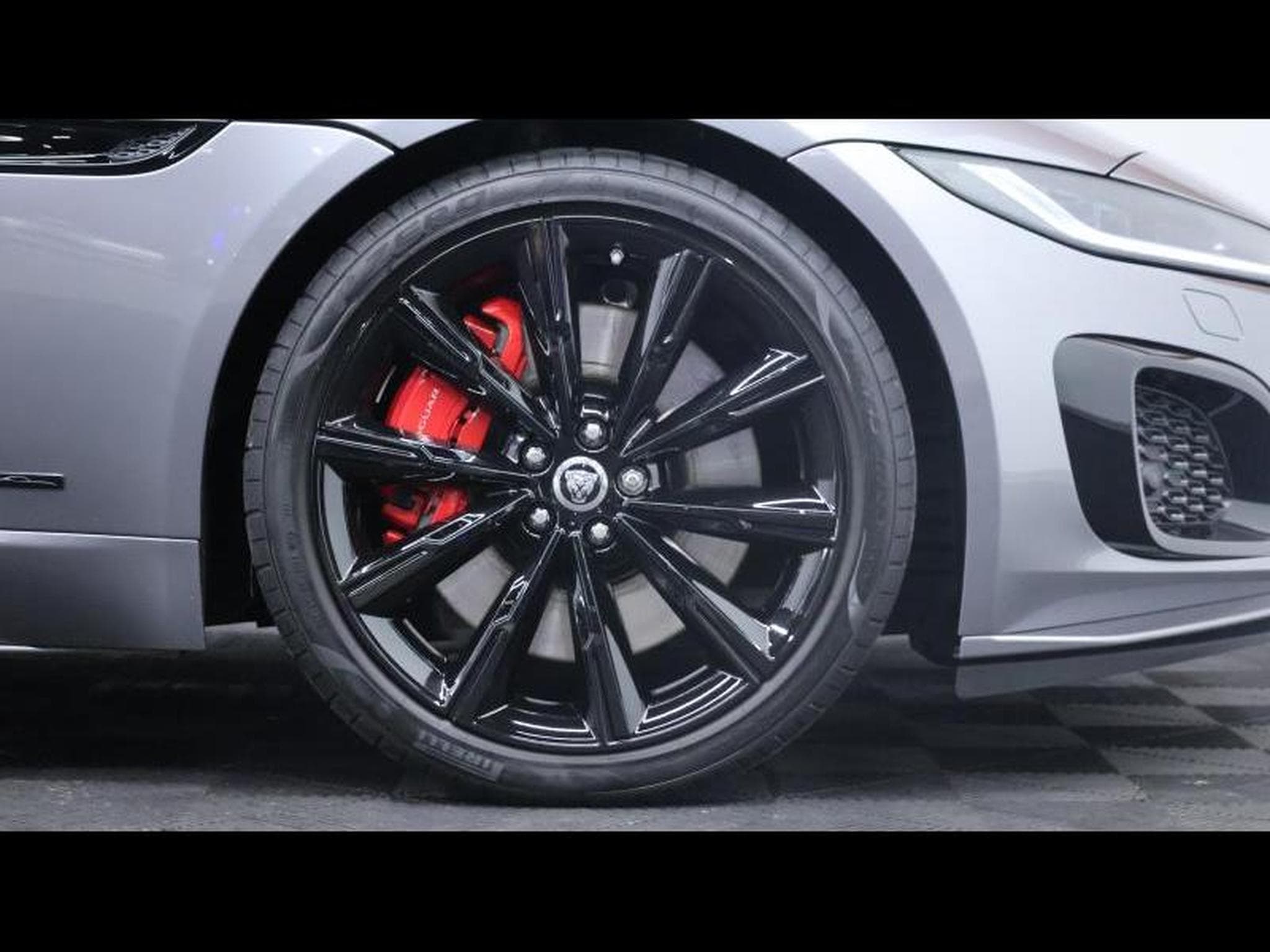 Jaguar F-Type R P575 Convertible Auto (2024) - Foto 19